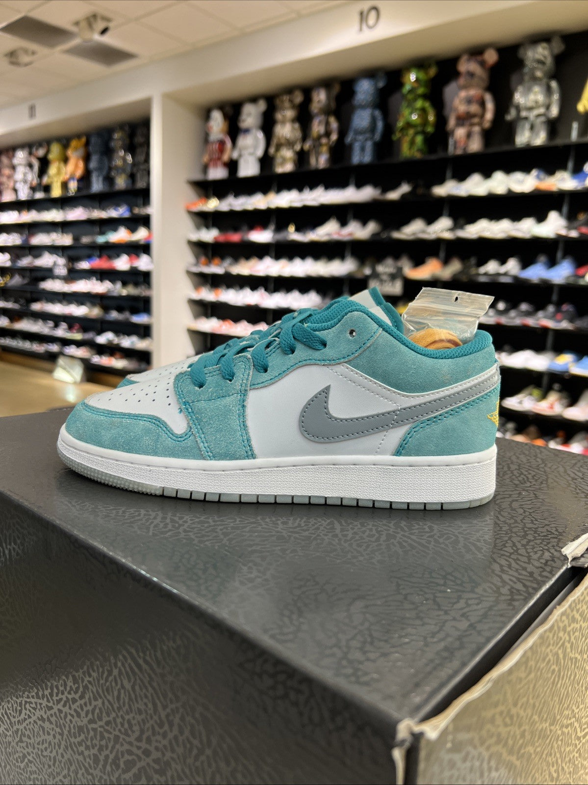 Nike Air Jordan 1 Low SE Emerald Green Sz 5.5Y