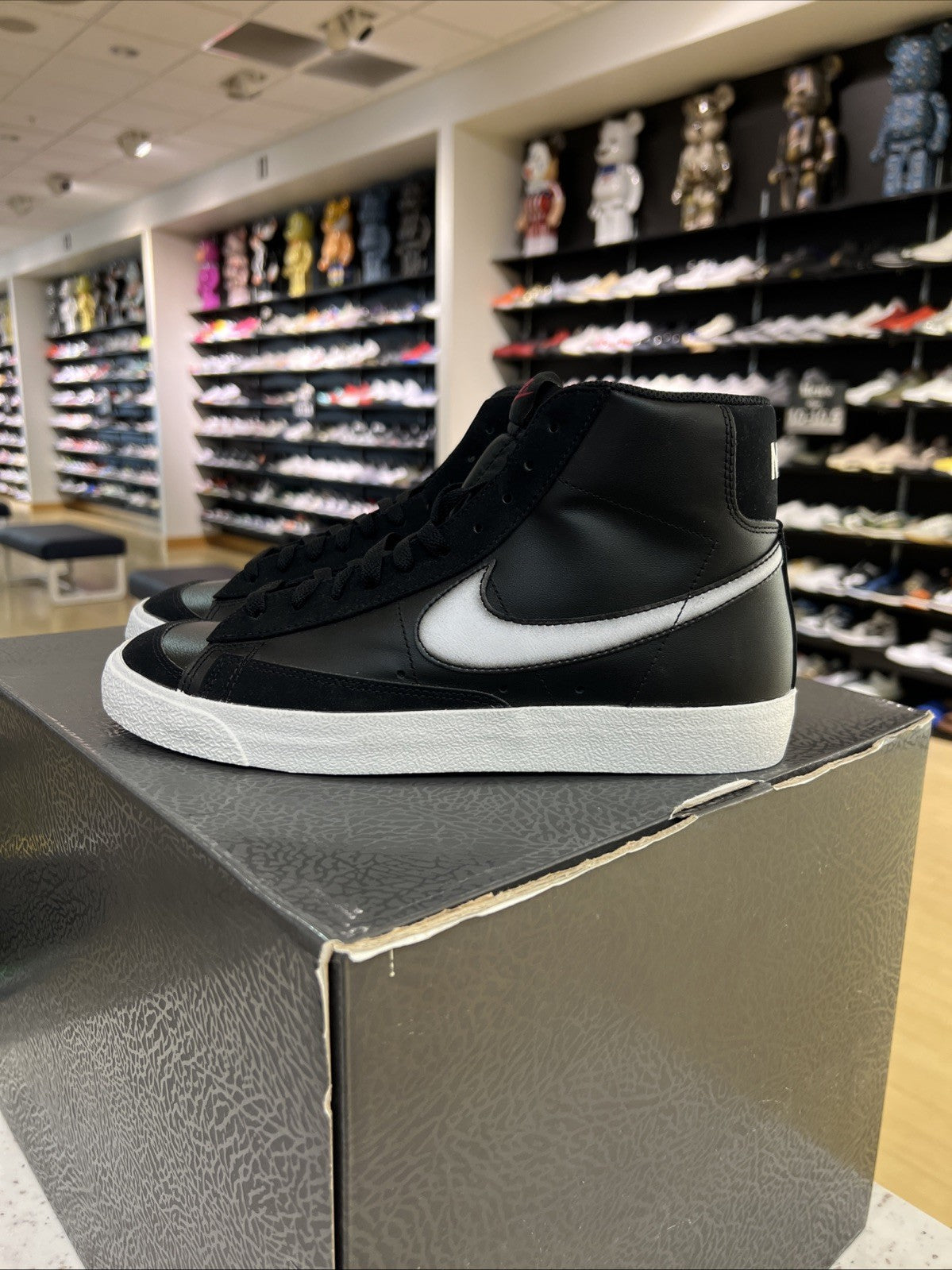 Blazer Mid '77 VNTG Black/White Sz 9.5 DEFECT / NO BOX