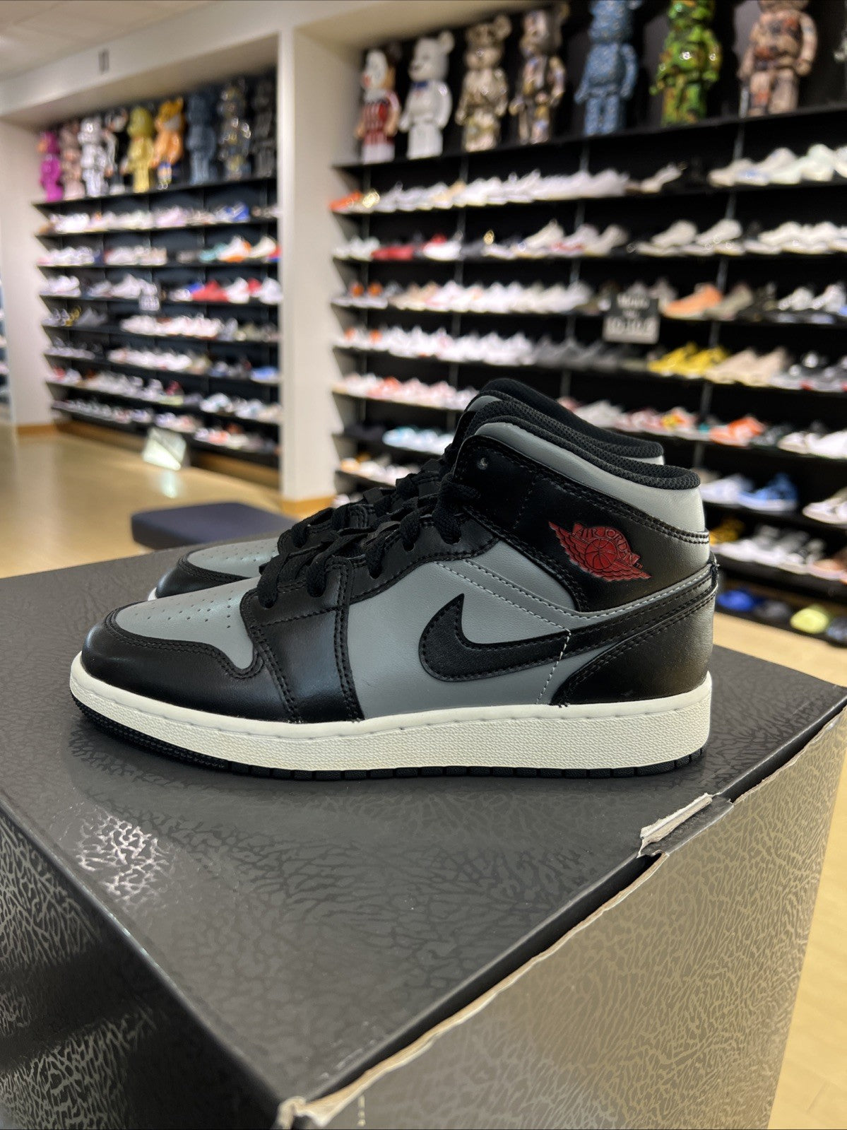 Nike Air Jordan 1 Mid Shadow Red Cement Grey Fire Sz 5Y DEFECT Yellowing