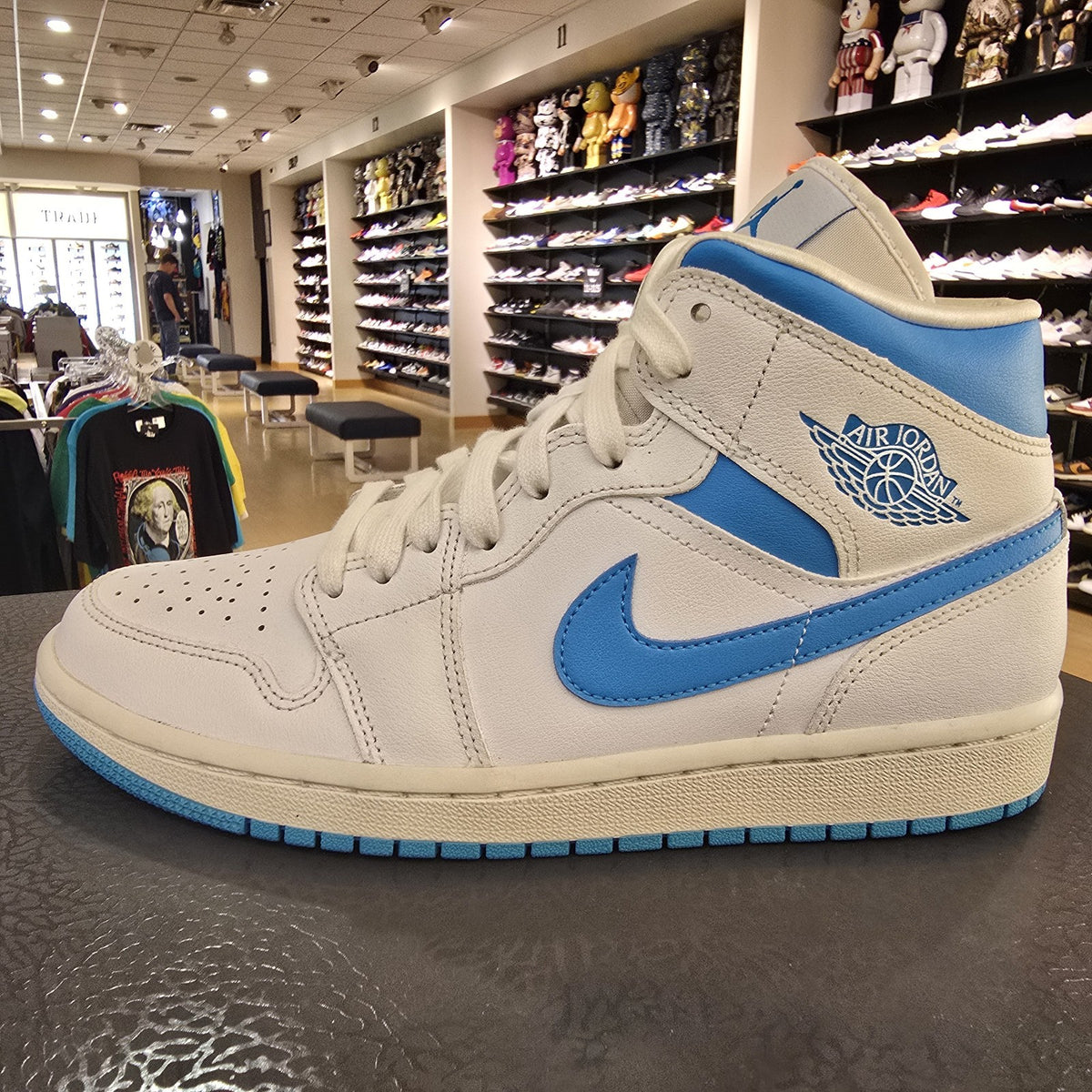 Size 8.5 - Air Jordan 1 Mid UNC Women's (Yellowing)