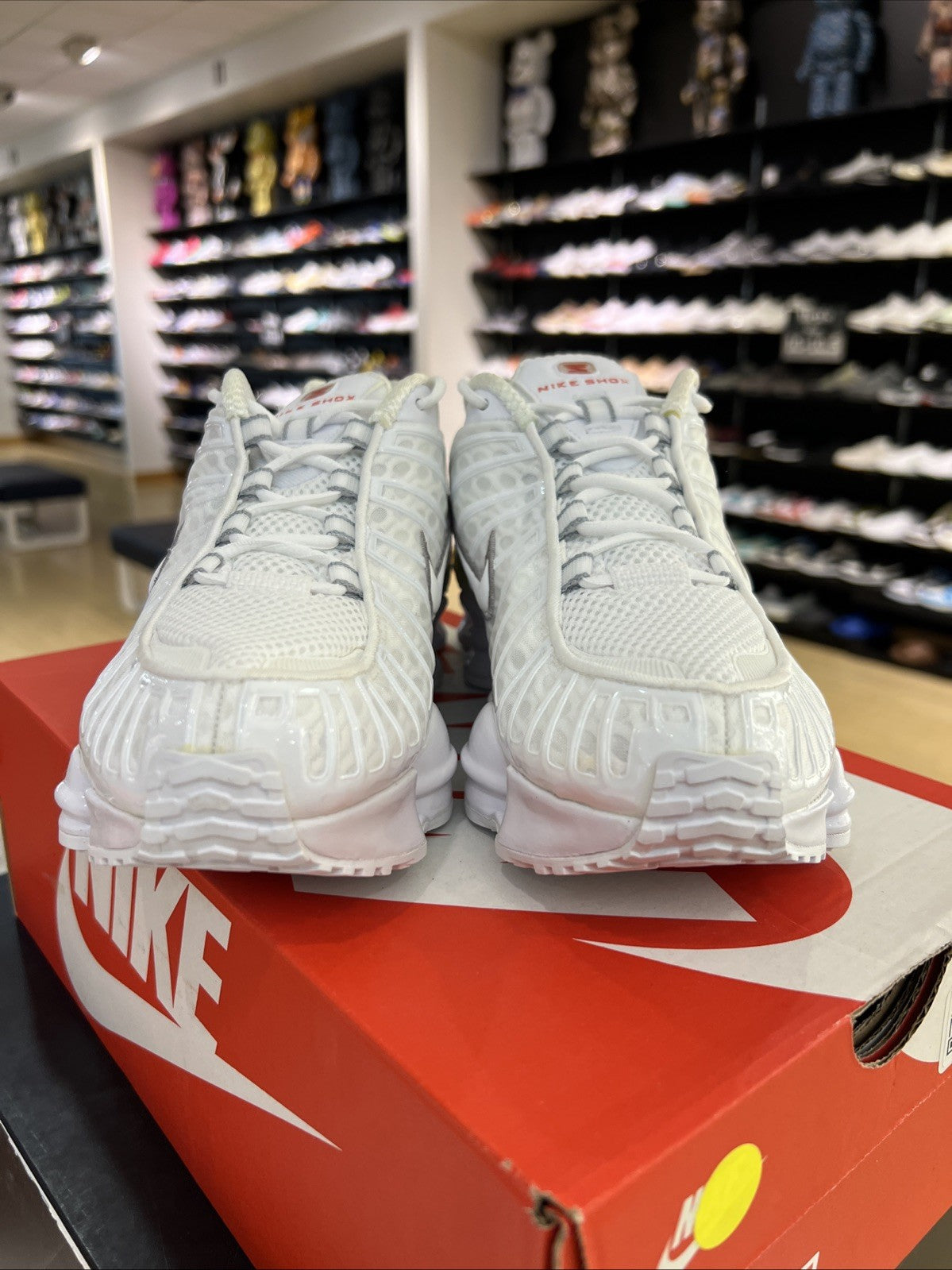 Nike Shox TL White/ Metallic Silver Women’s Sz 8 DEFECT YELLOWING