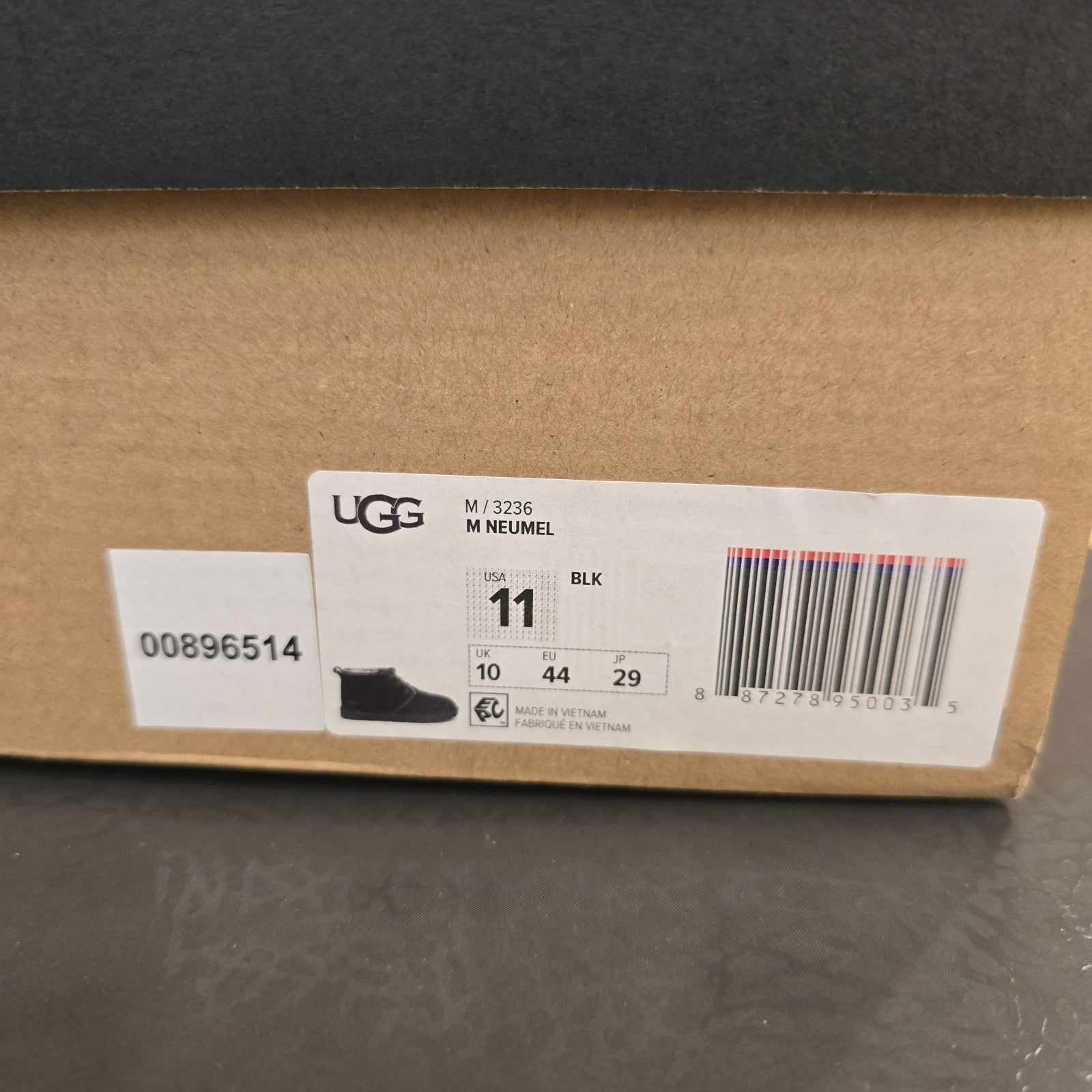 Size 11 - UGG Neumel Boot Black