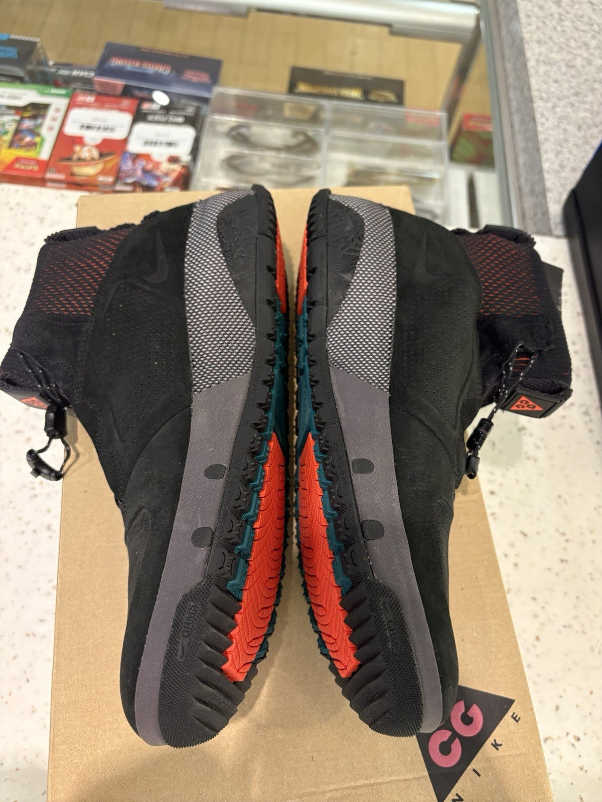 Nike ACG Ruckel Ridge Black Habanero Red Size 10