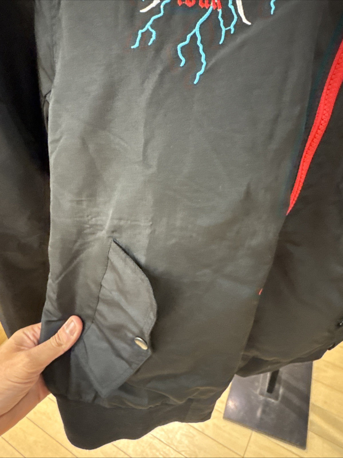 NEW Mens J Balvin Jose Tour Bomber Jacket size Large Emboidered Patches Puffer