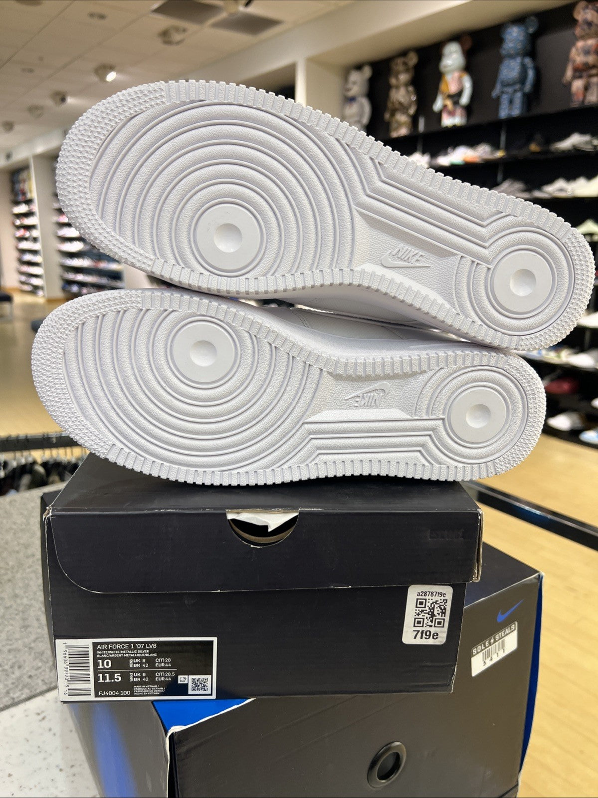 Nike Air Force 1 '07 LV8 'White Metallic Silver' Sz 10