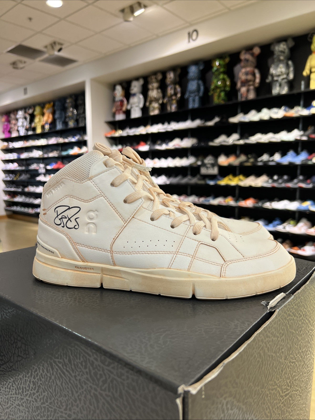Roger RF2 Pack Kith Sz 11 Federer Autograph Only