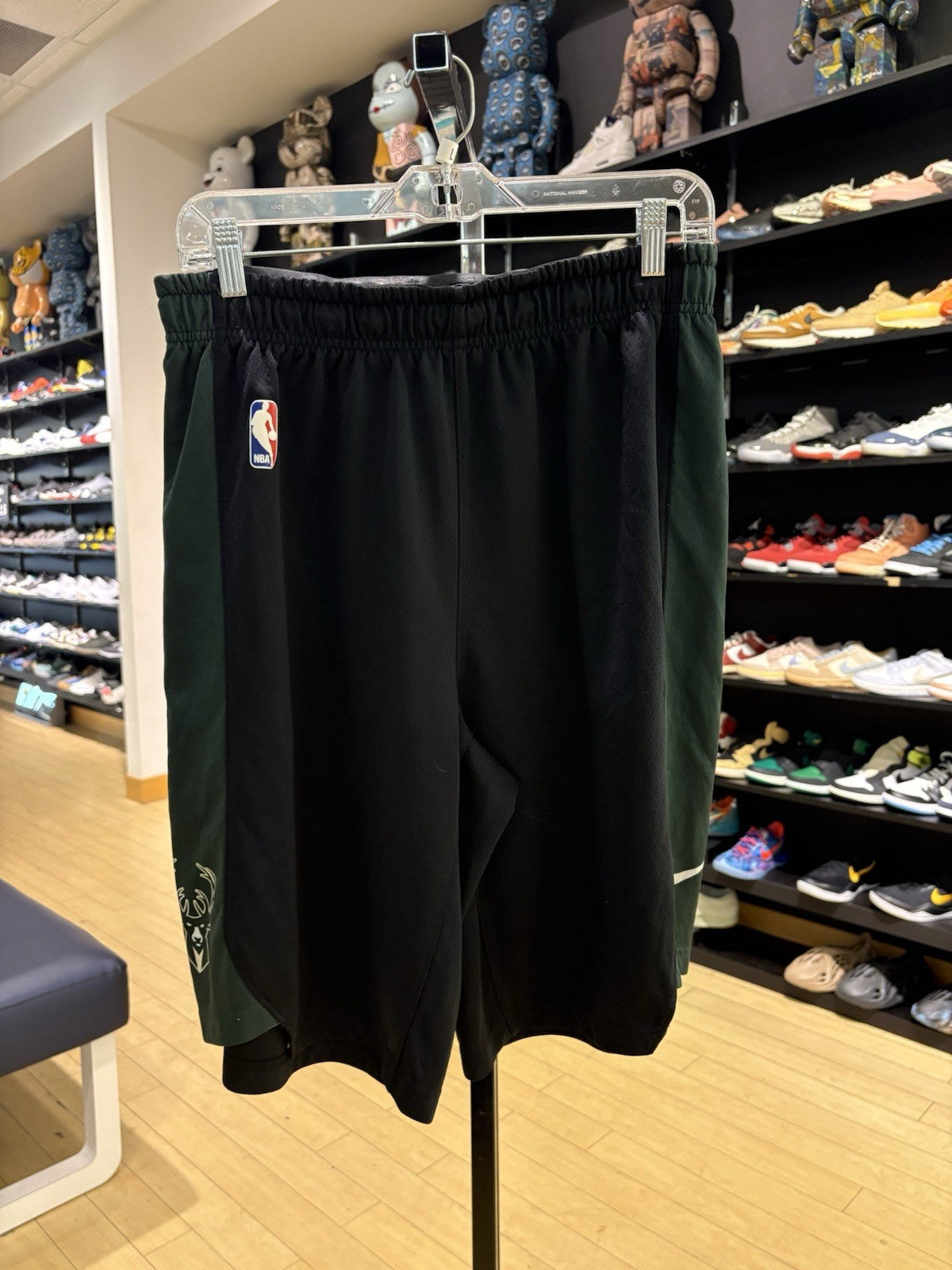 Authentic NBA Team Issue NIKE Milwaukee Bucks Practice Shorts Size L