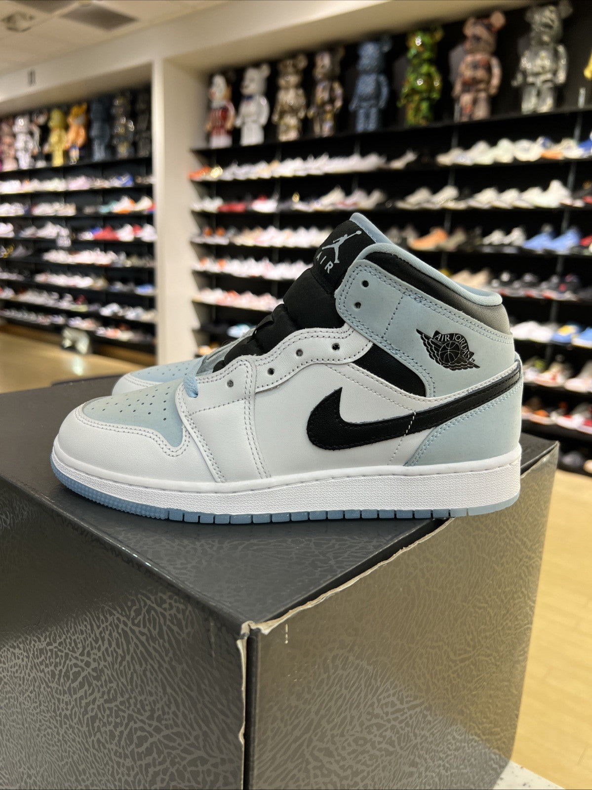 Nike Air Jordan RETRO 1 MID SE ICE BLUE Sz 6Y DEFECT Yellowing