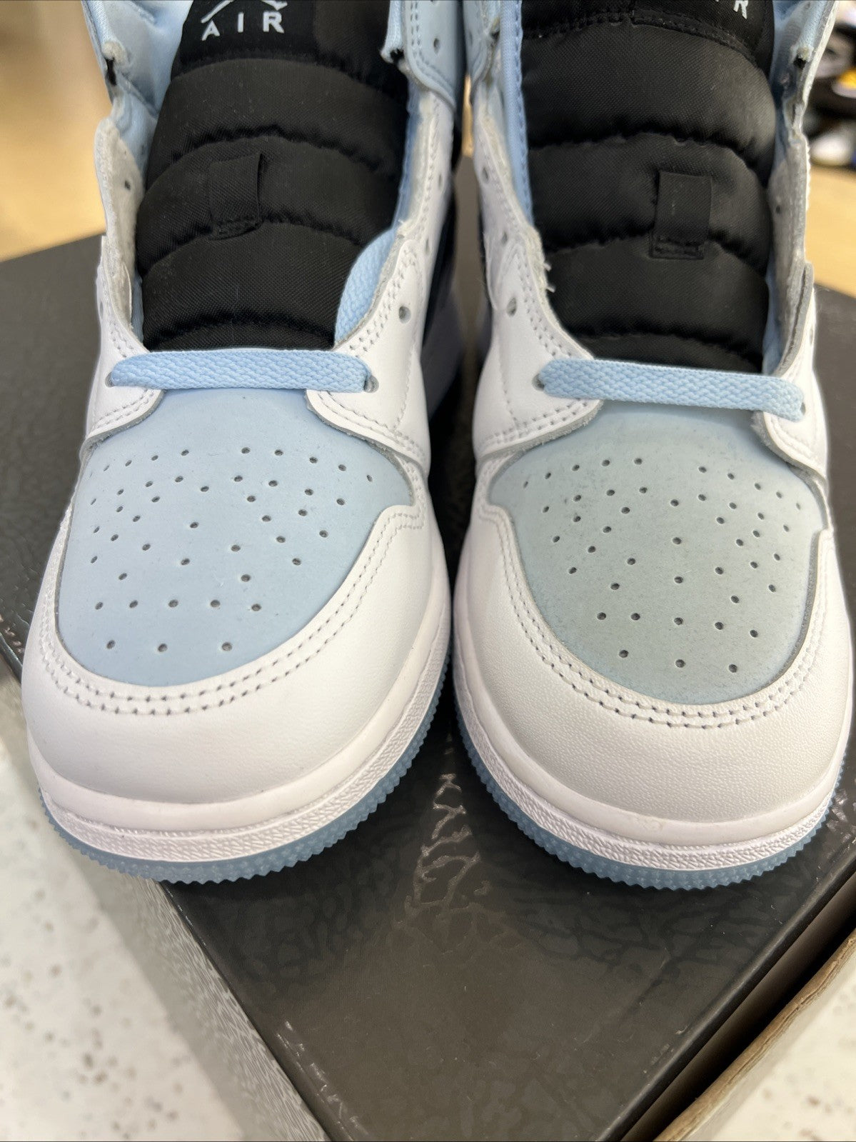 Nike Air Jordan RETRO 1 MID SE ICE BLUE Sz 6Y DEFECT Yellowing