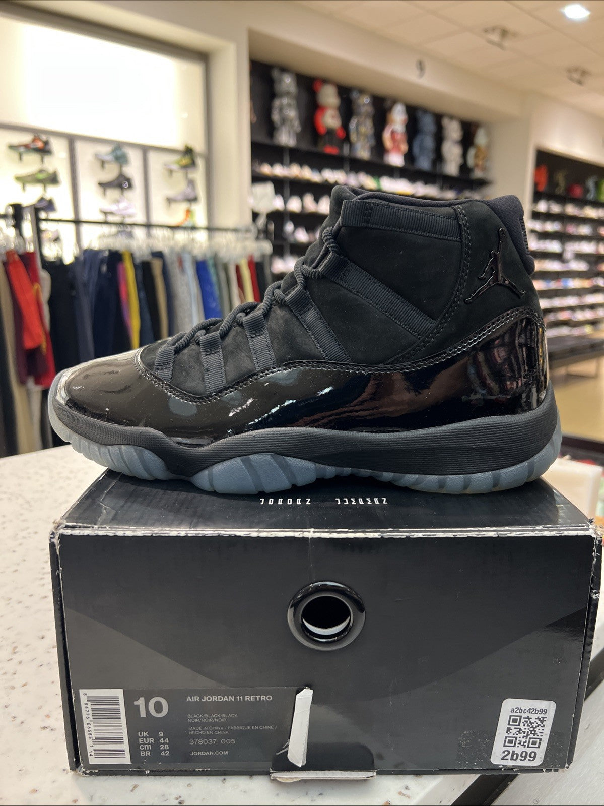 Air Jordan 11 Retro Cap and Gown Sz 10 USED