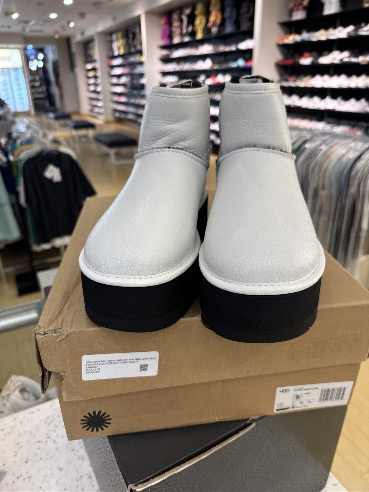 UGG WHITE ULTRA MATTE CLASSIC MINI PLATFORM ANKLE BOOTS, WOMEN US 9/ EUR 40 ~NEW