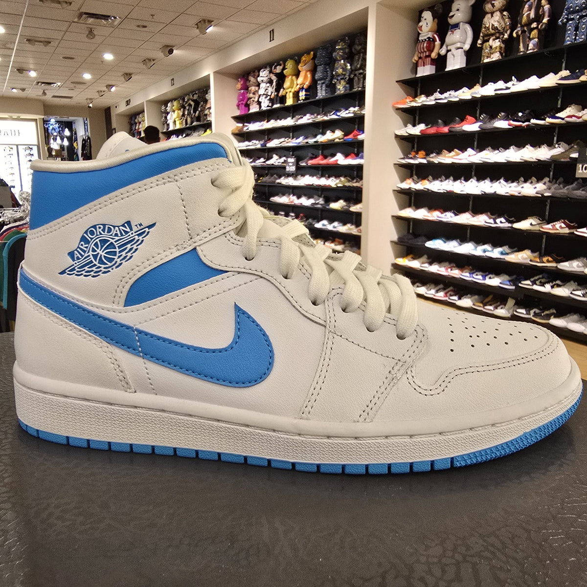 Size 8.5 - Air Jordan 1 Mid UNC Women's (Yellowing)
