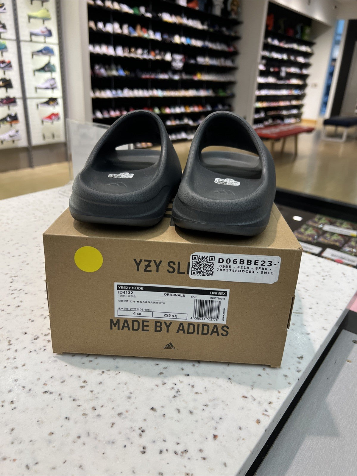Adidas Yeezy Slide Granite (ID4132) Sz 4
