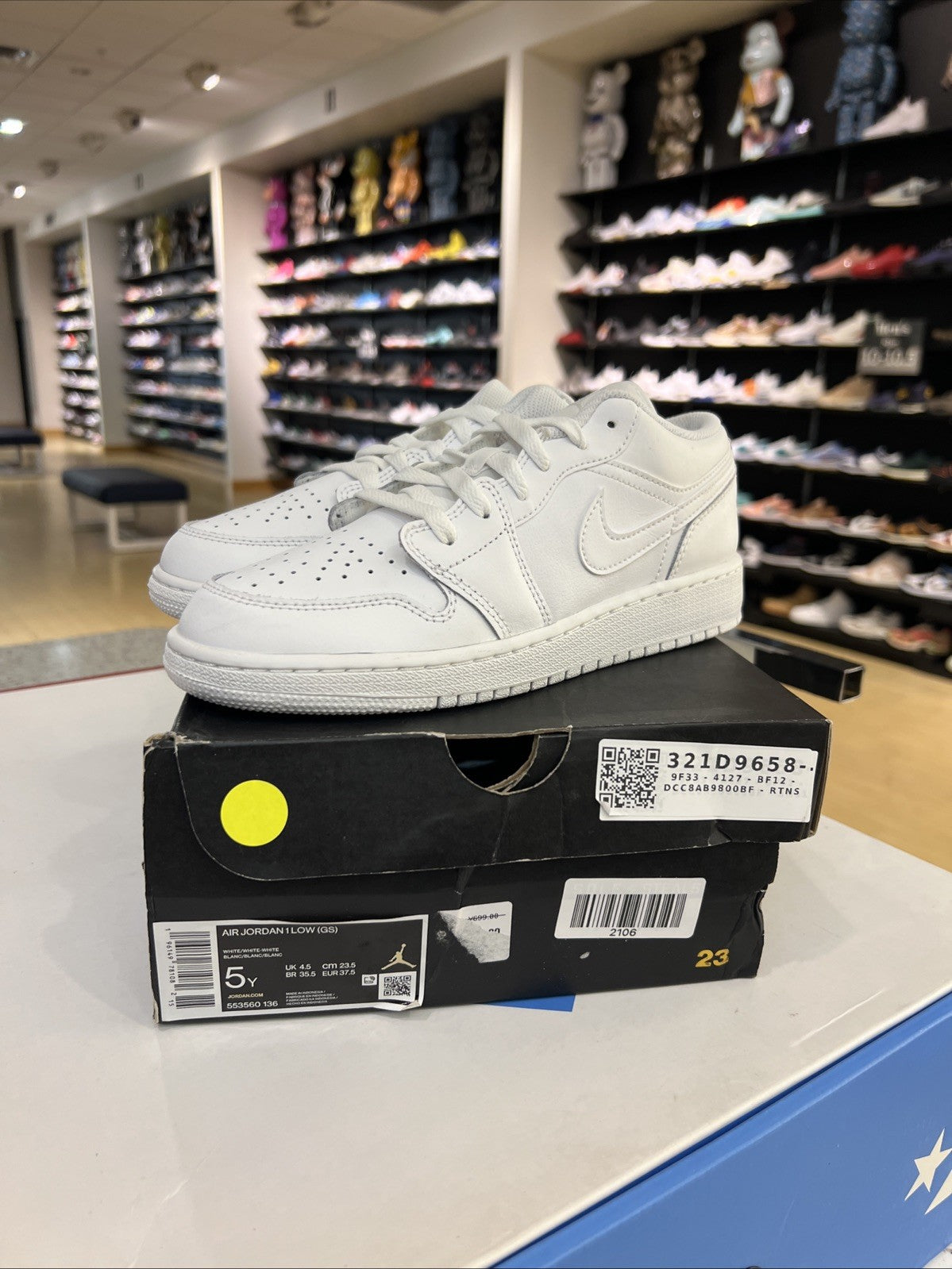 Jordan 1 Low Triple White 2023 GS Kids Sz 5Y