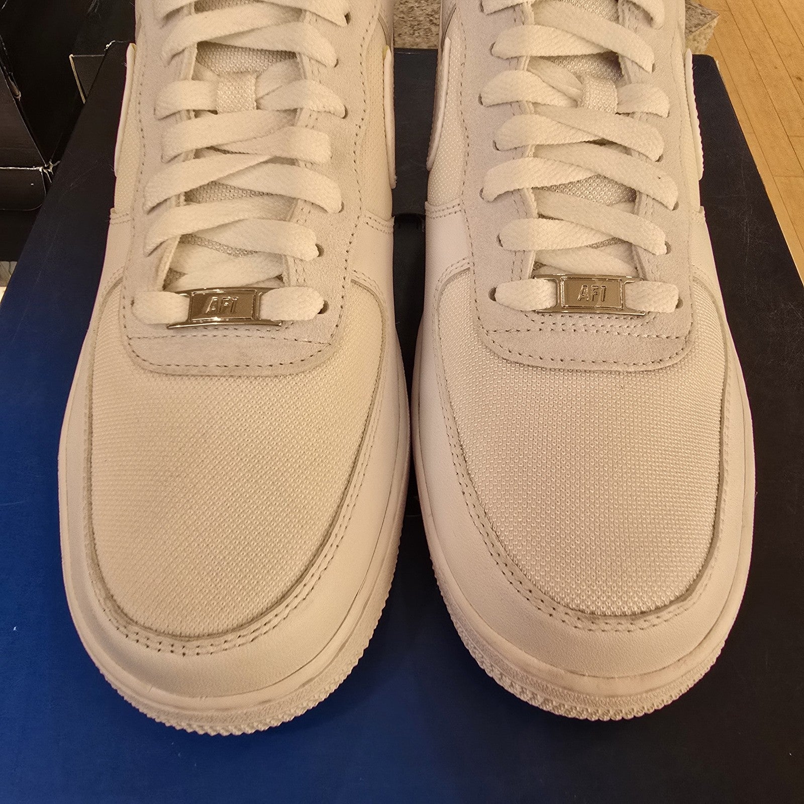 Nike Air Force 1 '07 LV8 White Metallic Silver SZ 10 Slight Yellow