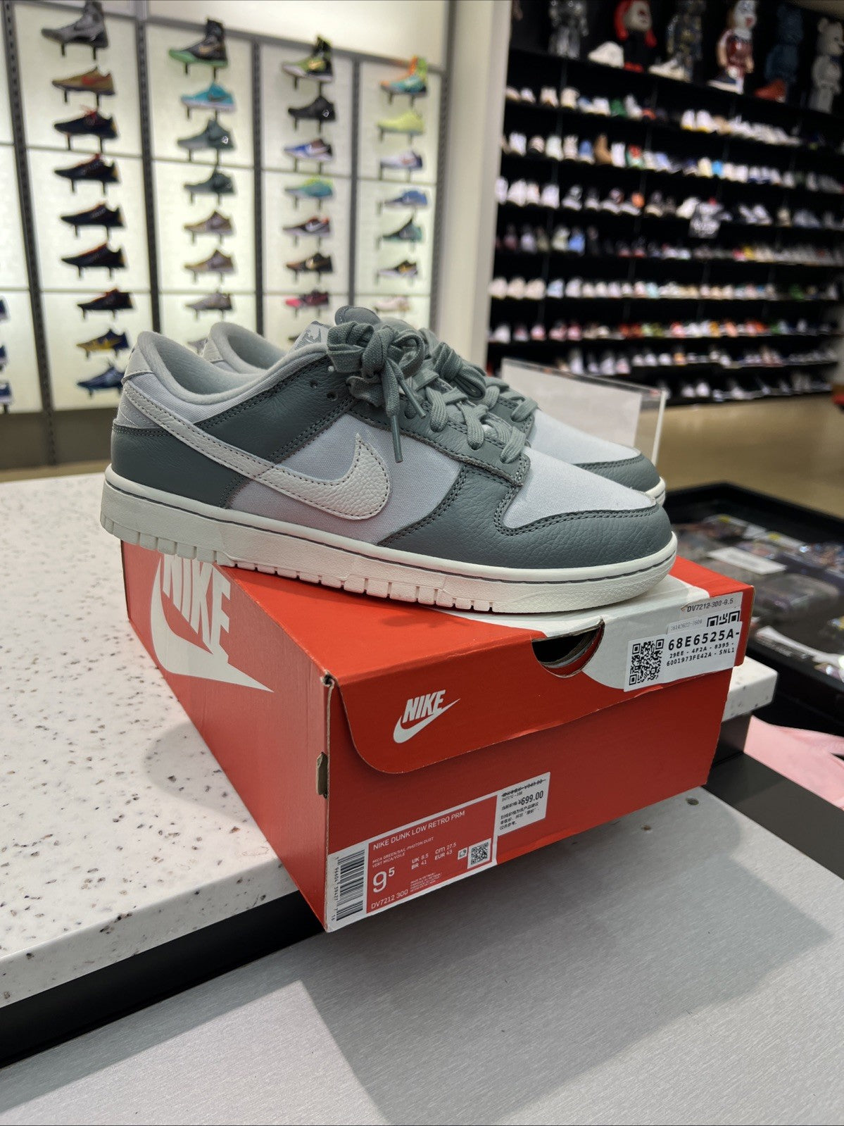 Nike Dunk Low Retro PRM Mica Green Sz 9.5