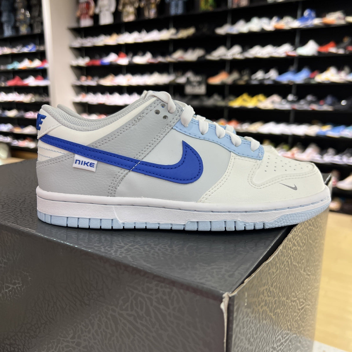 NEW Nike Dunk Low Ivory Hyper Royal Sz 4Y