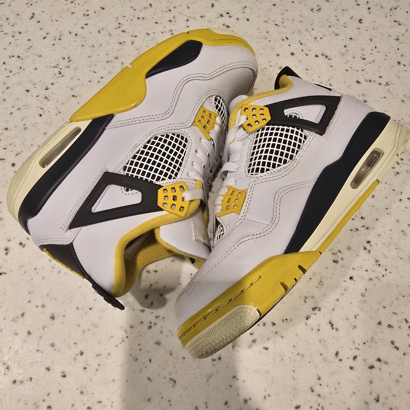 Size 8 - Women's Air Jordan 4 Retro Vivid Sulfur AQ9129-101