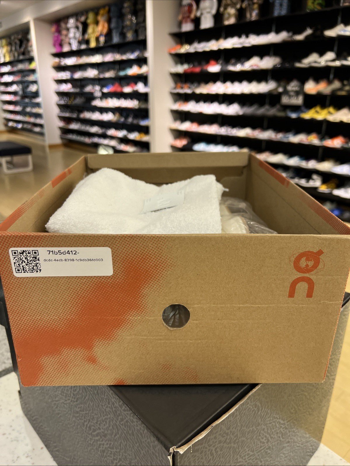 Roger RF2 Kith Sz 9.5 Ronnie Fieg Autograph Only