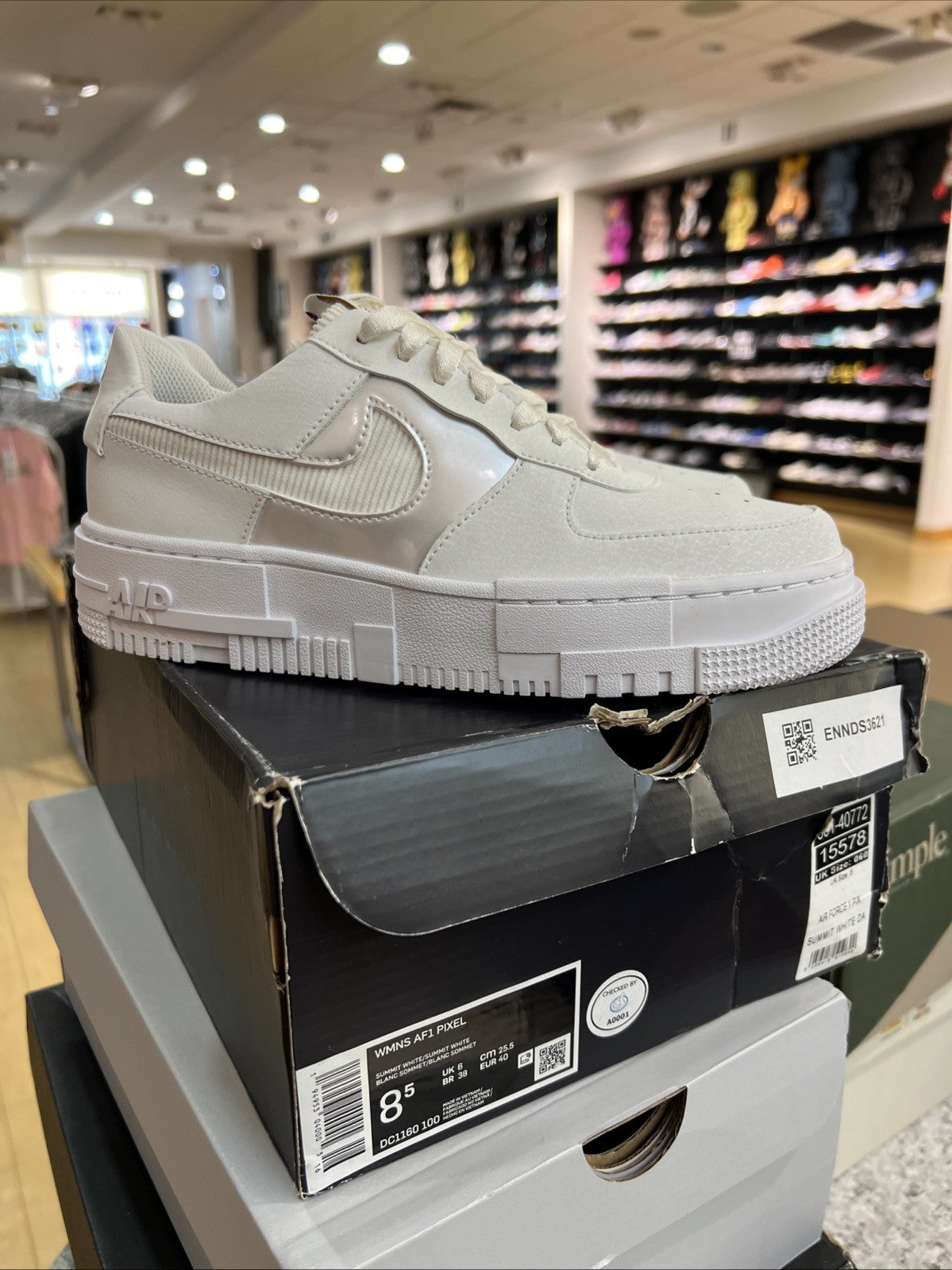 Nike Air Force 1 Pixel White Gold Chain Womens Sz 8.5 DEFECT