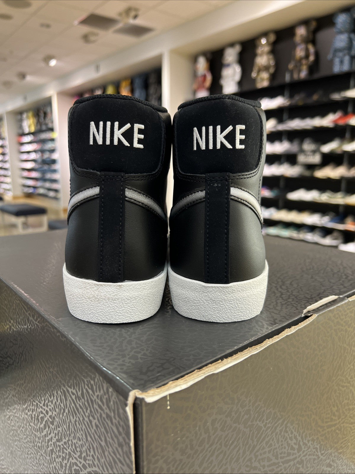 Blazer Mid '77 VNTG Black/White Sz 9.5 DEFECT / NO BOX