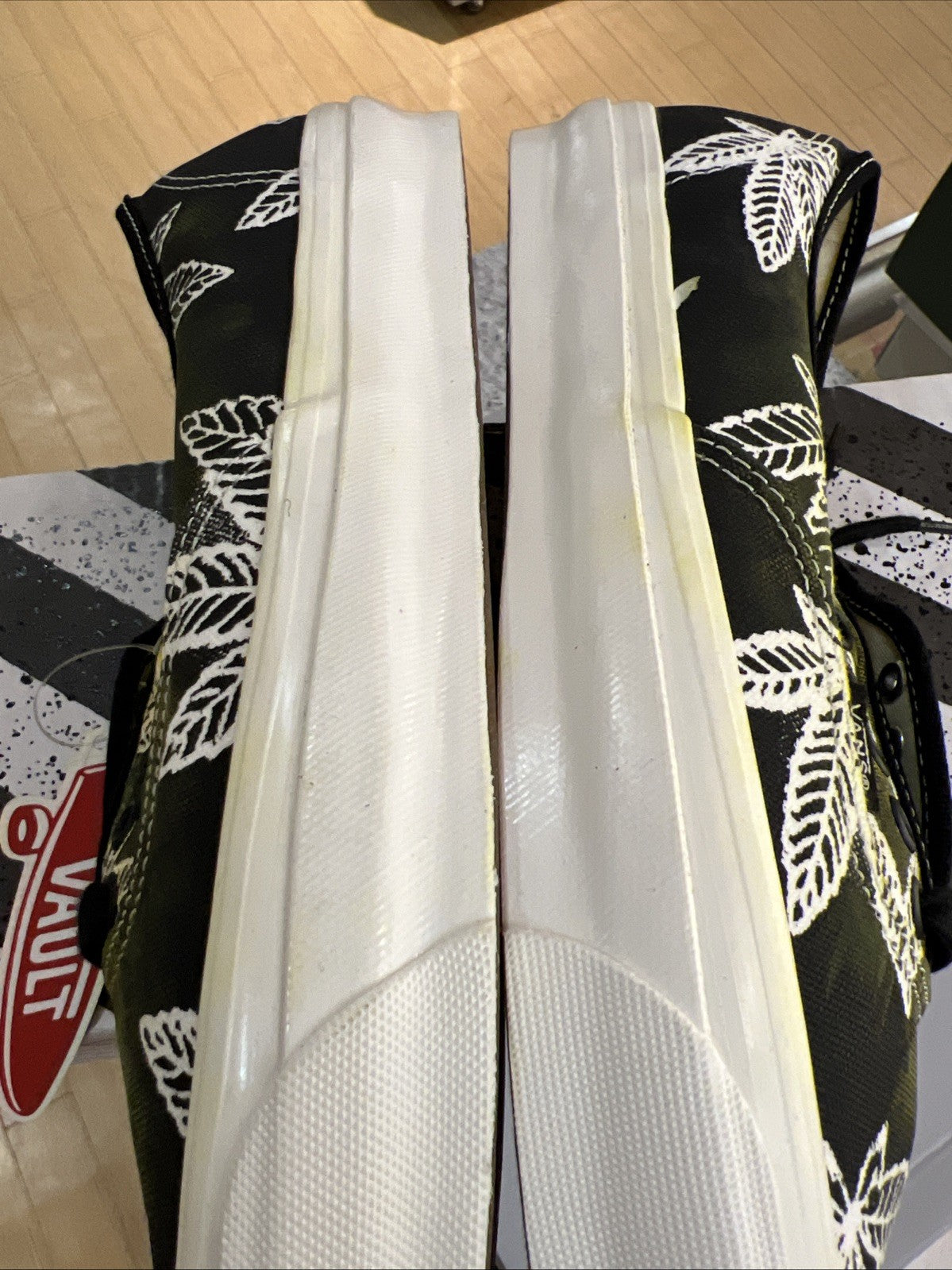 Vans Og Authentic Lx Sweet Leaf Skunk VN0A4BV94JN Sz 12 DEFECT