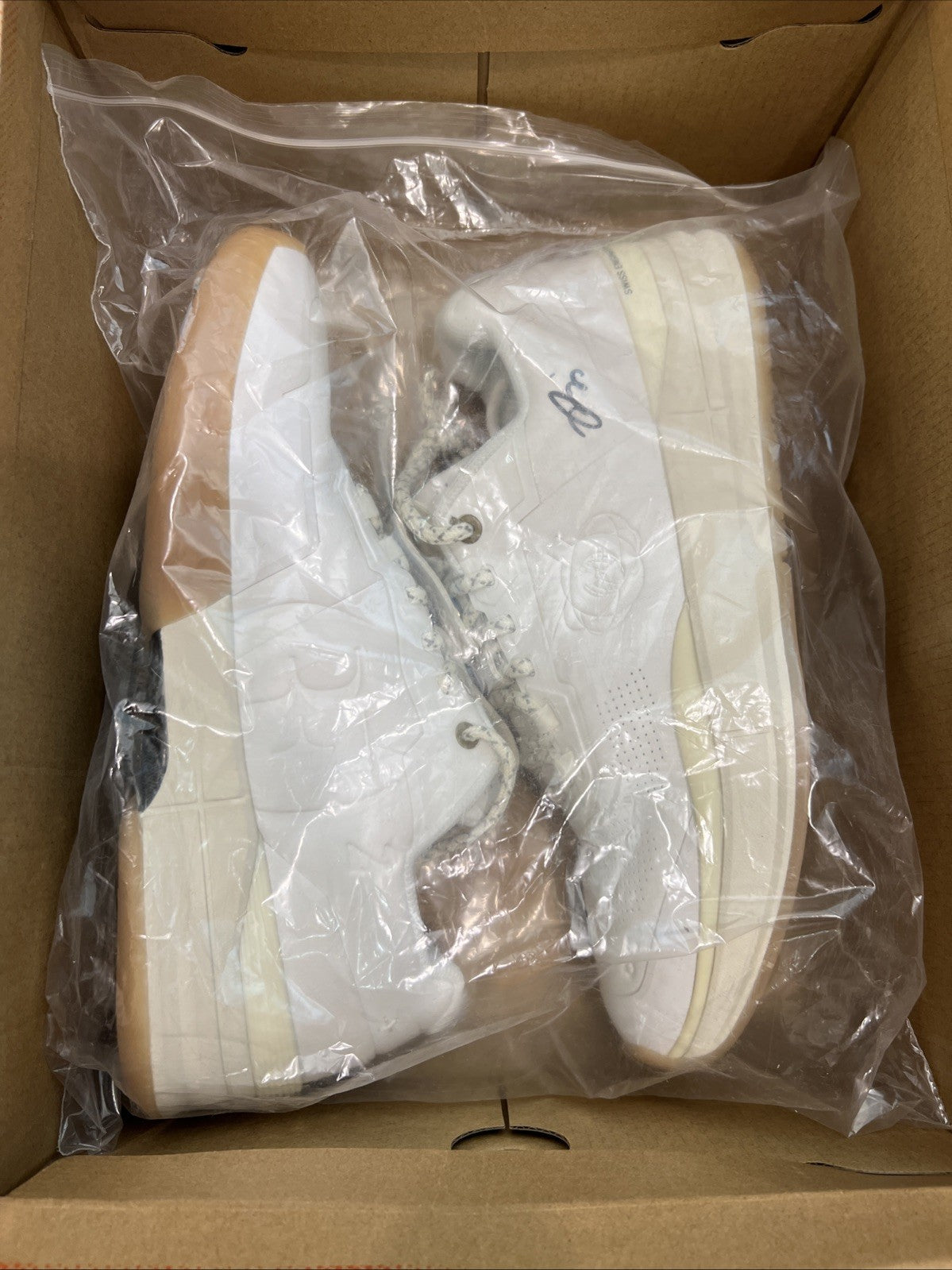 Roger RF2 Kith Sz 9.5 Ronnie Fieg Autograph Only