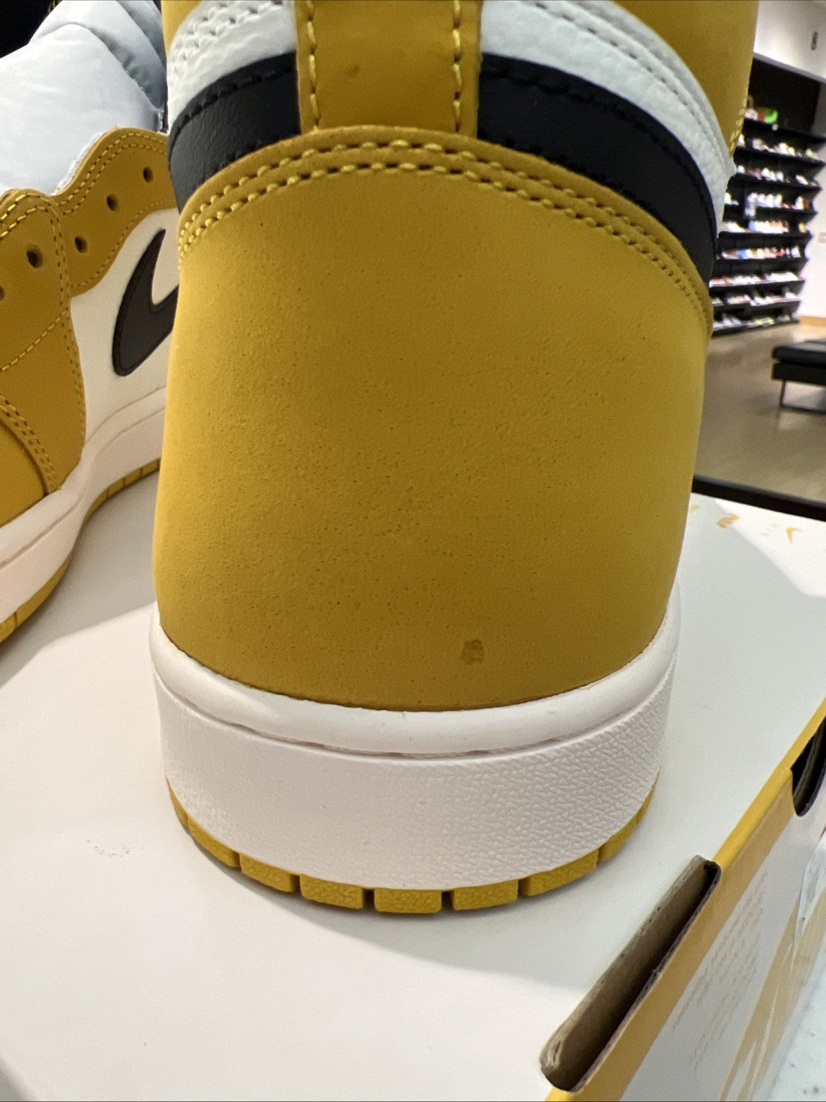 Nike Air Jordan 1 Retro High Yellow Ochre/Black/Sail Sz 13 MISSING LID