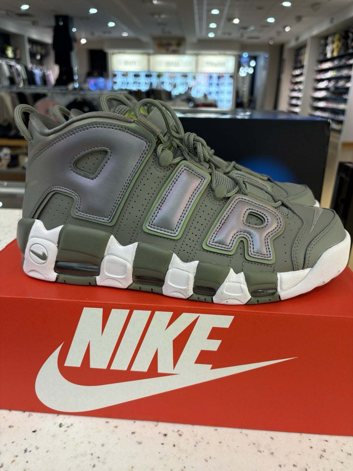 Nike Air More Uptempo Shine Women’s Size 12 DEFECT