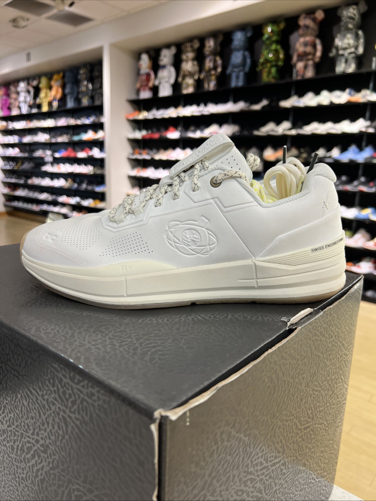Roger RF2 Pack Kith Sz 11 Federer Autograph Only