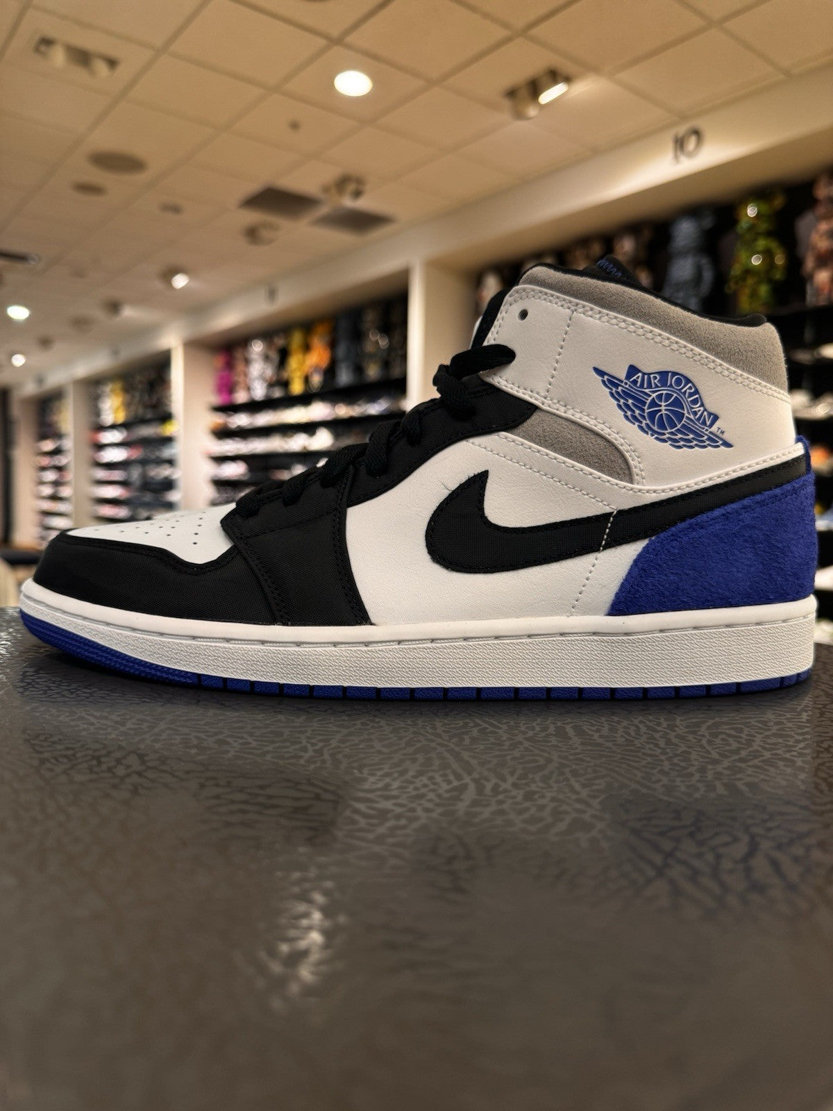 Air Jordan 1 SE Mid Royal Black Toe Size 11