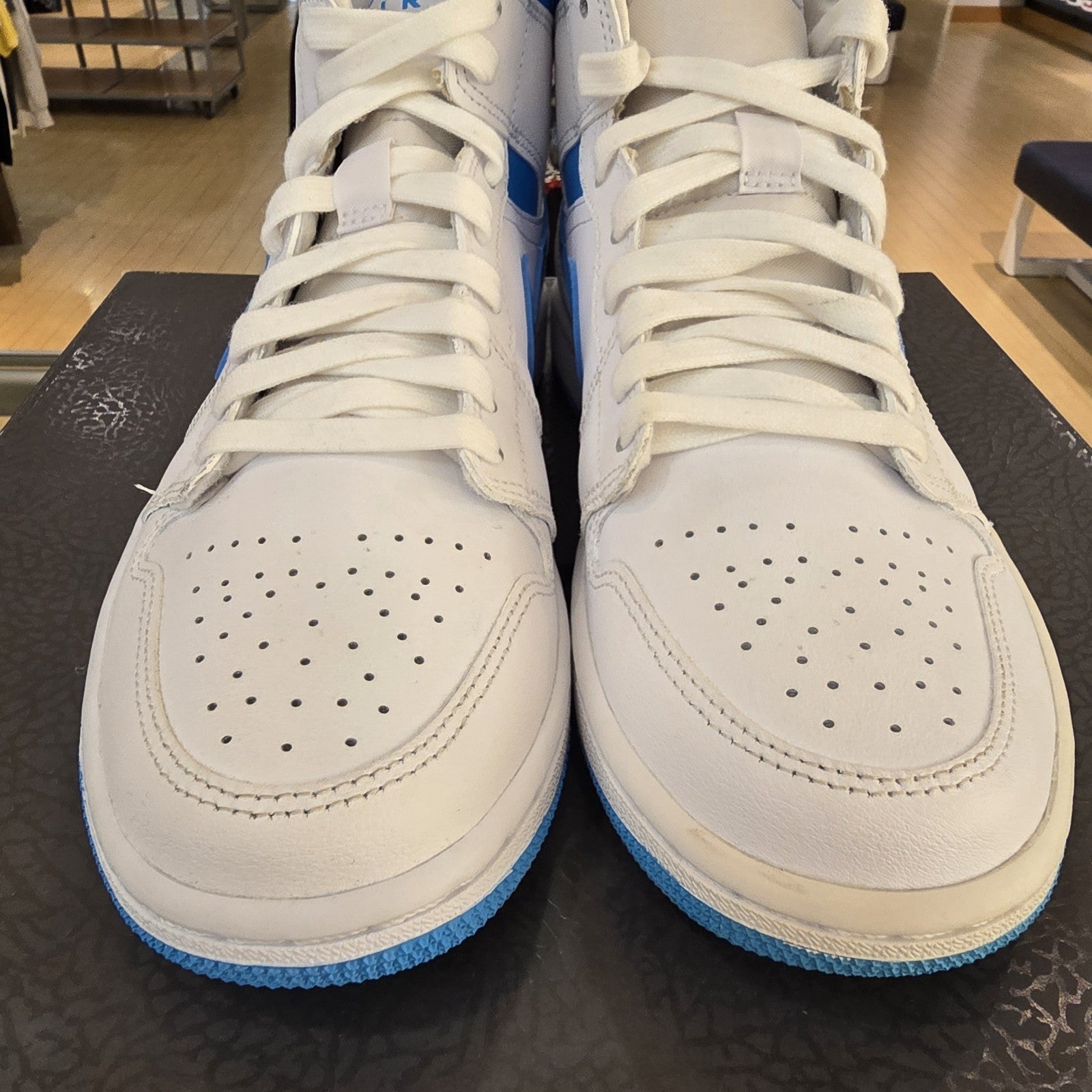 Size 9 - Air Jordan 1 Mid UNC Women's (Yellowing)