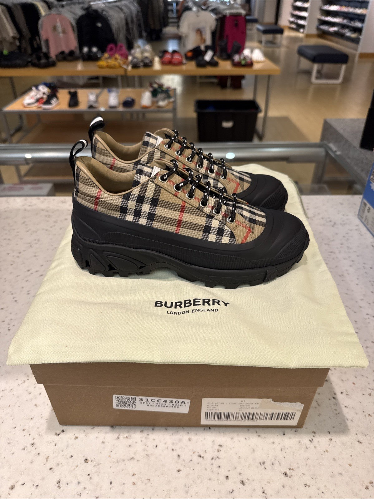 burberry shoes Woman Size 5.5