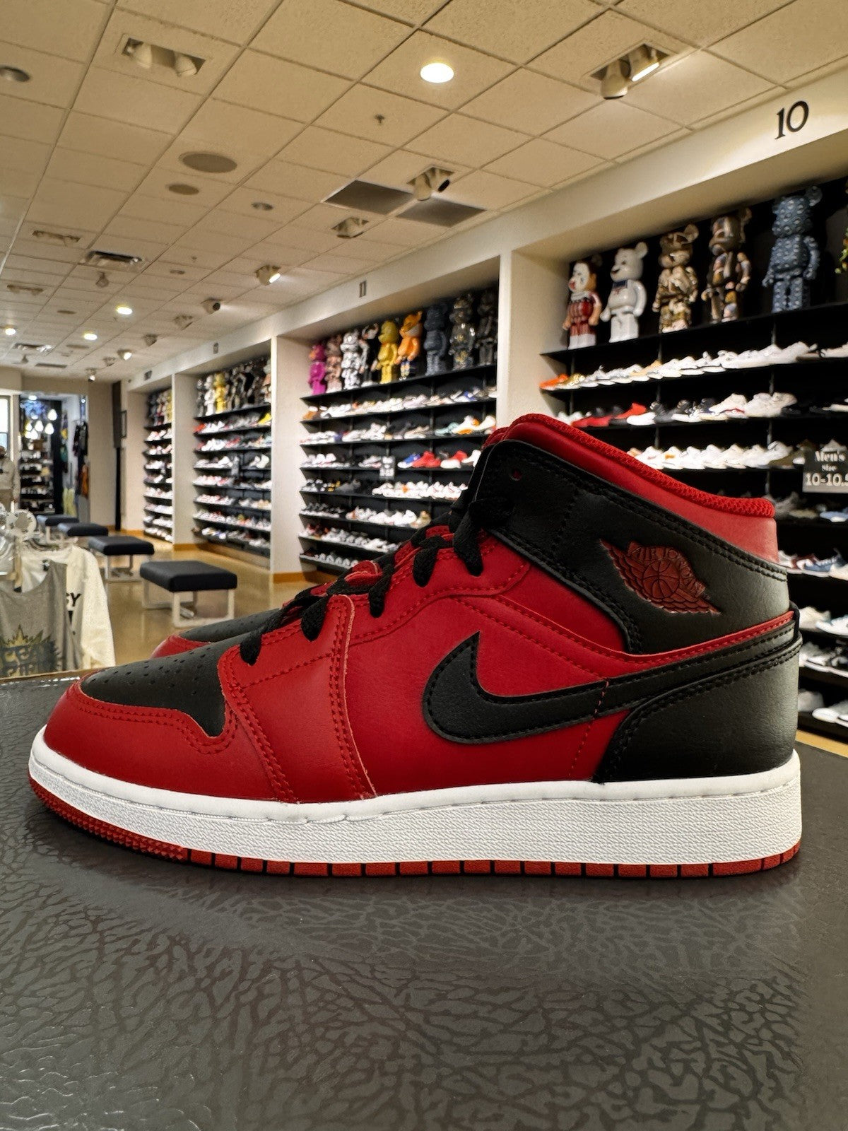 Size 5.5 - Jordan 1 Mid Reverse Bred