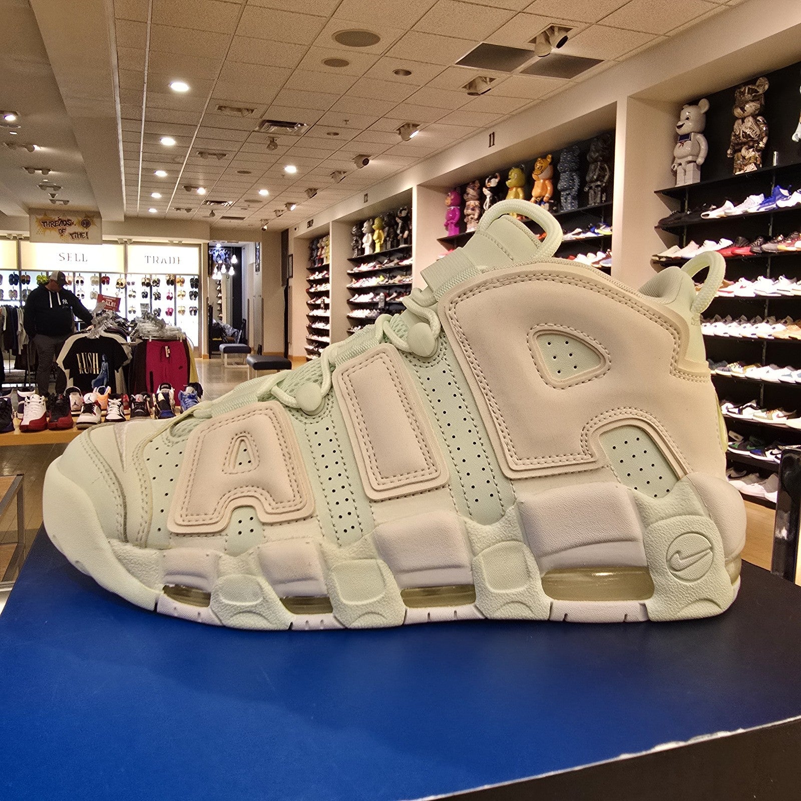 Nike Air More Uptempo Barely Green Women's SZ 10.5/9M YELLOWING