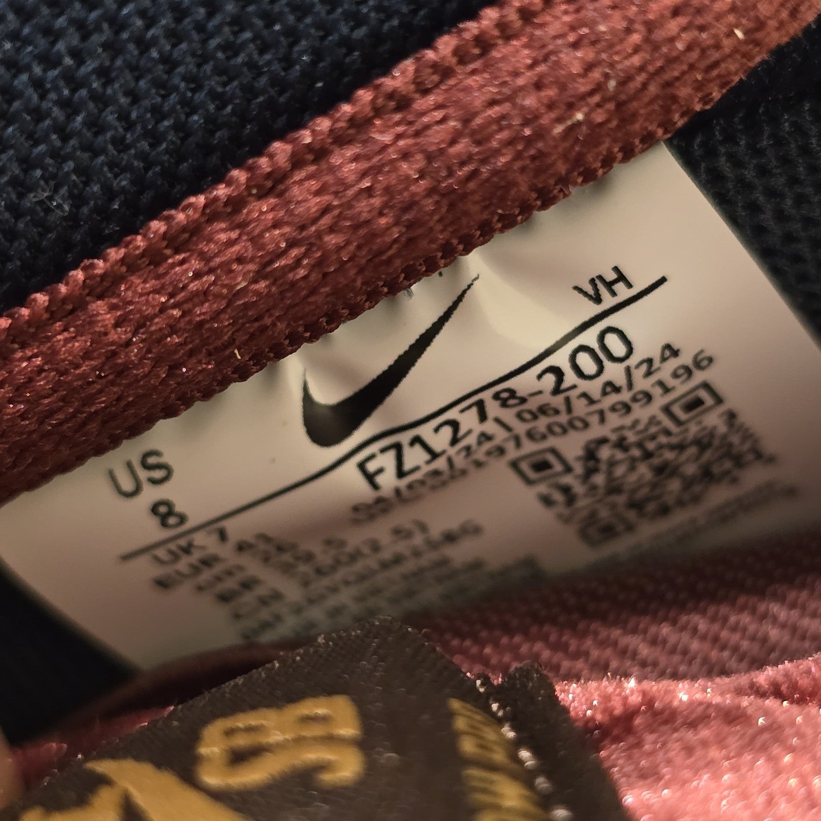 Size 8 - Nike Dunk SB Low City of Cinema