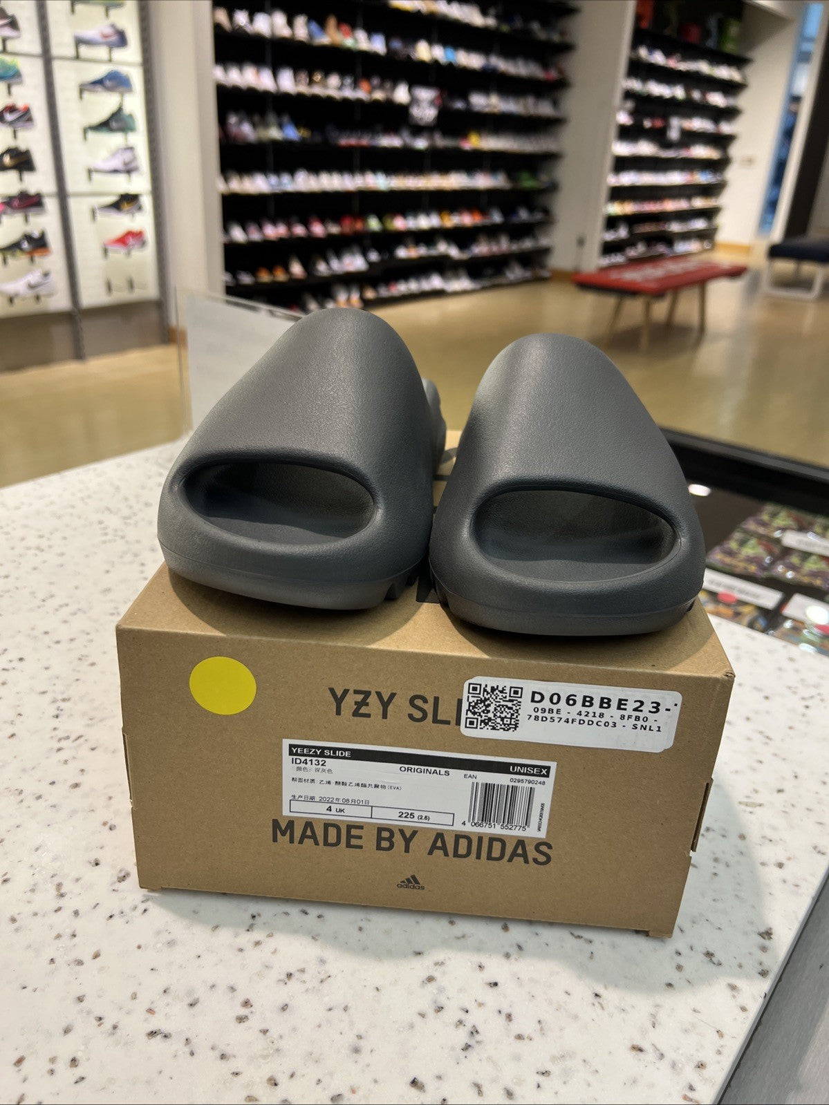 Adidas Yeezy Slide Granite (ID4132) Sz 4