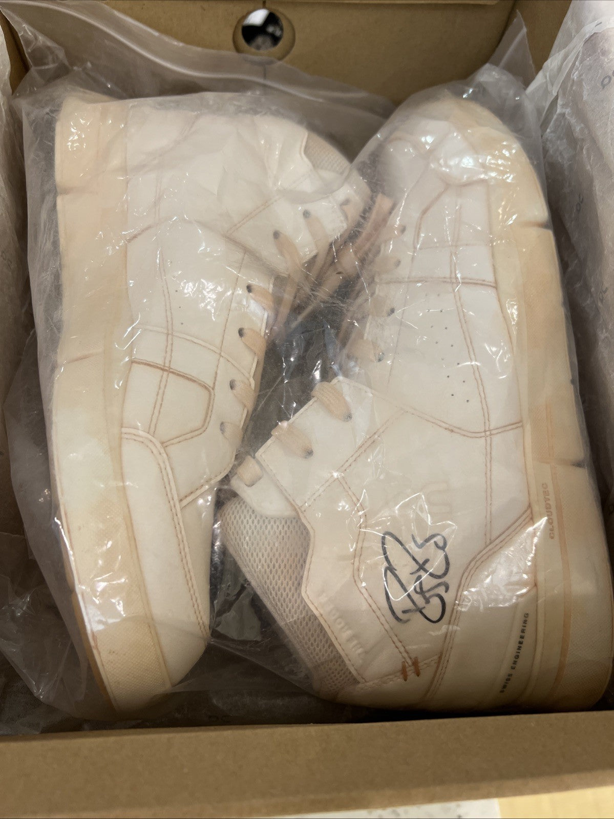 Roger RF2 Pack Kith Sz 11 Federer Autograph Only