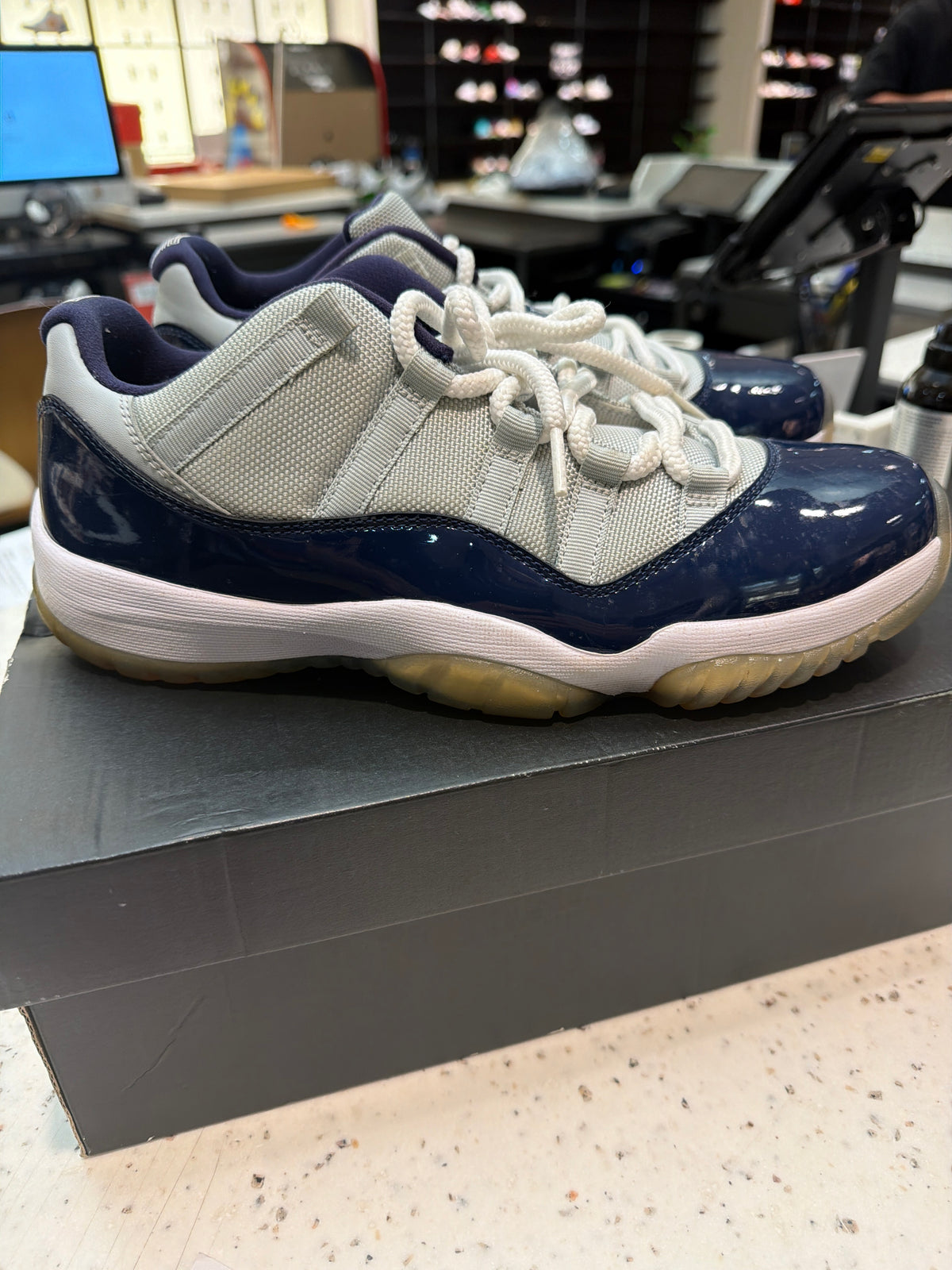 Jordan 11 Retro Low Georgetown SZ 9.5 USED