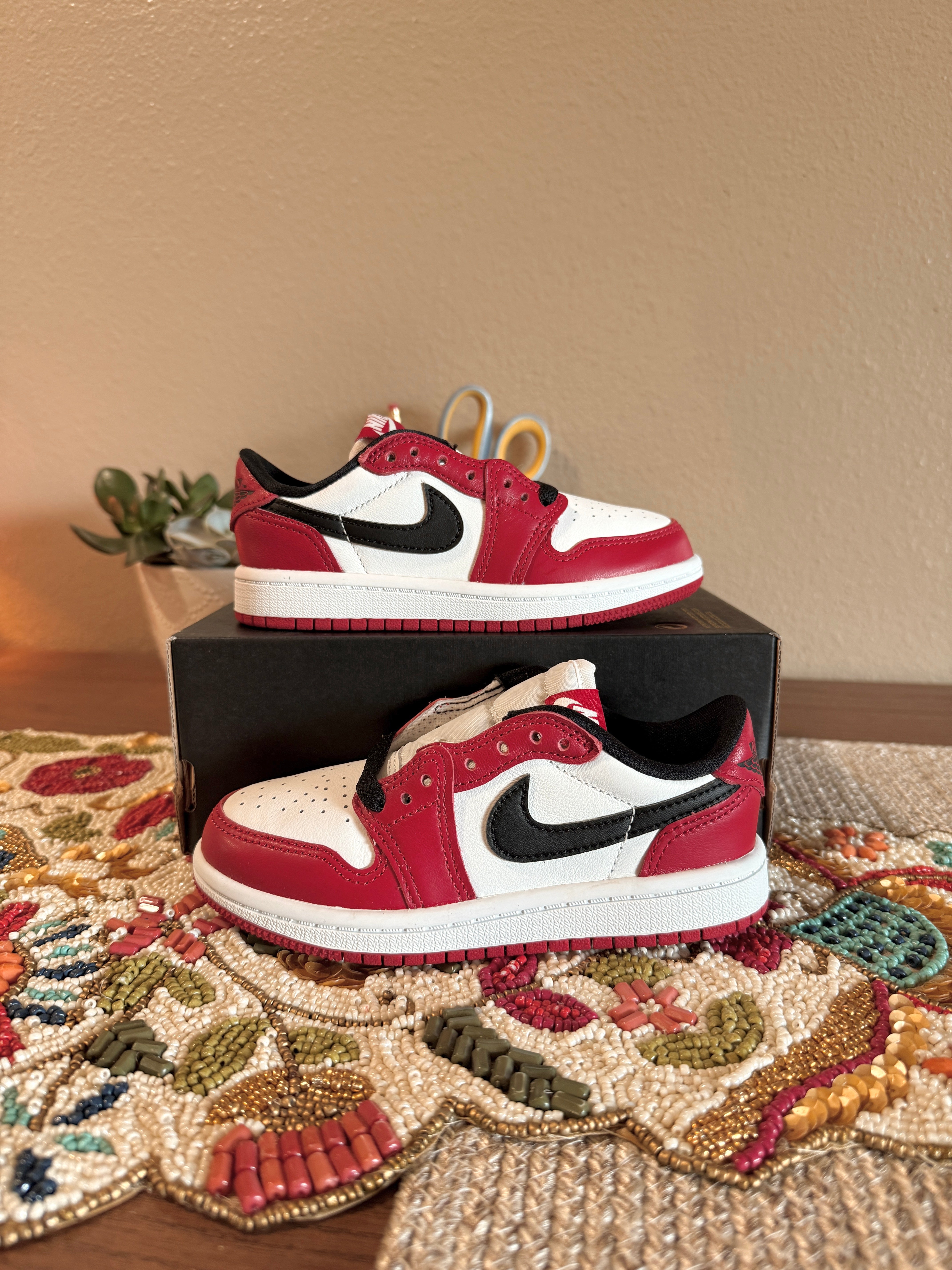 Jordan 1 Retro Low OG Chicago (2025) (PS) Size 10.5C MISSING LID