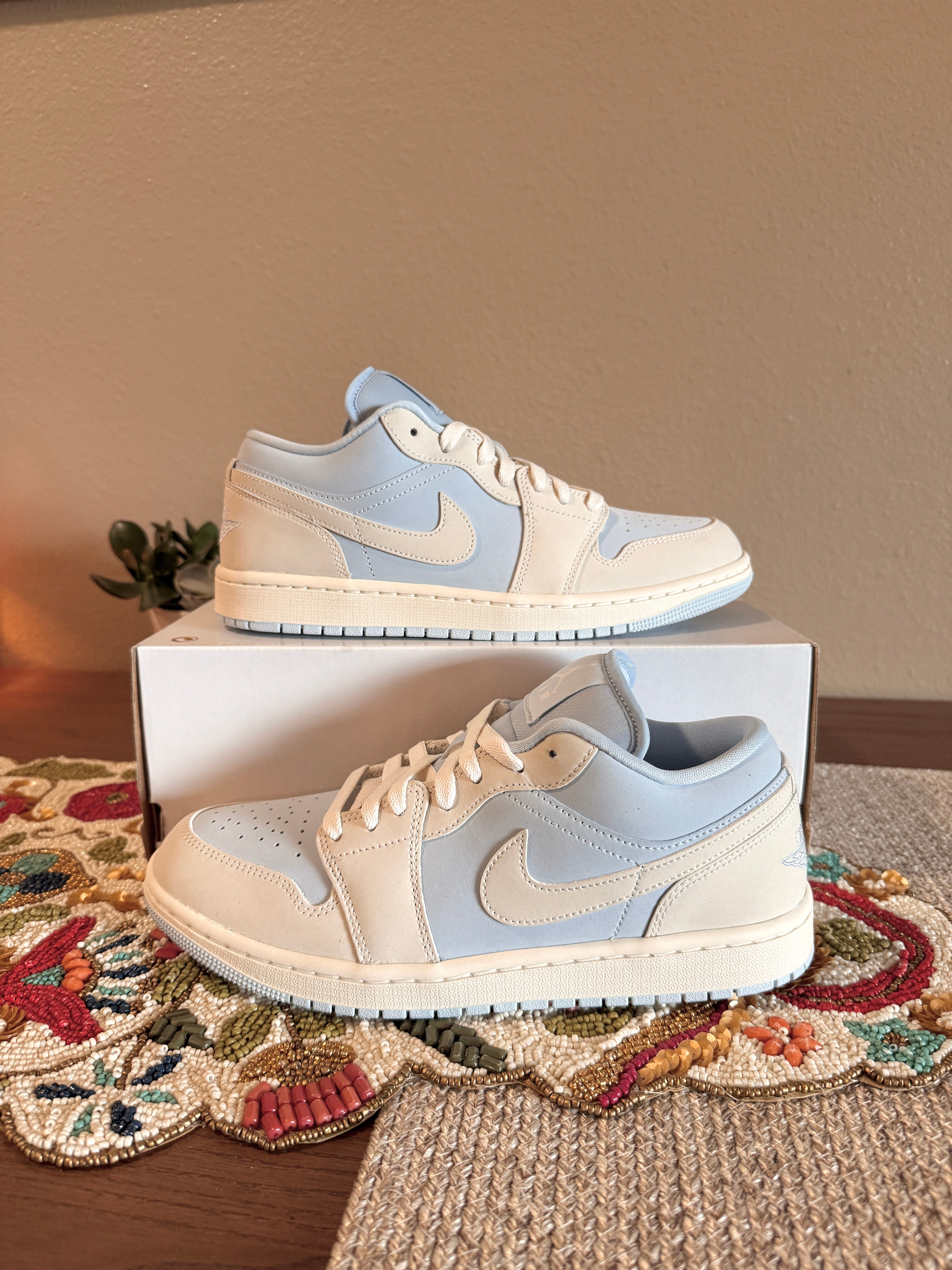 Jordan 1 Low SE Hydrogen Blue Sail Size 8 Men's MISSING LID