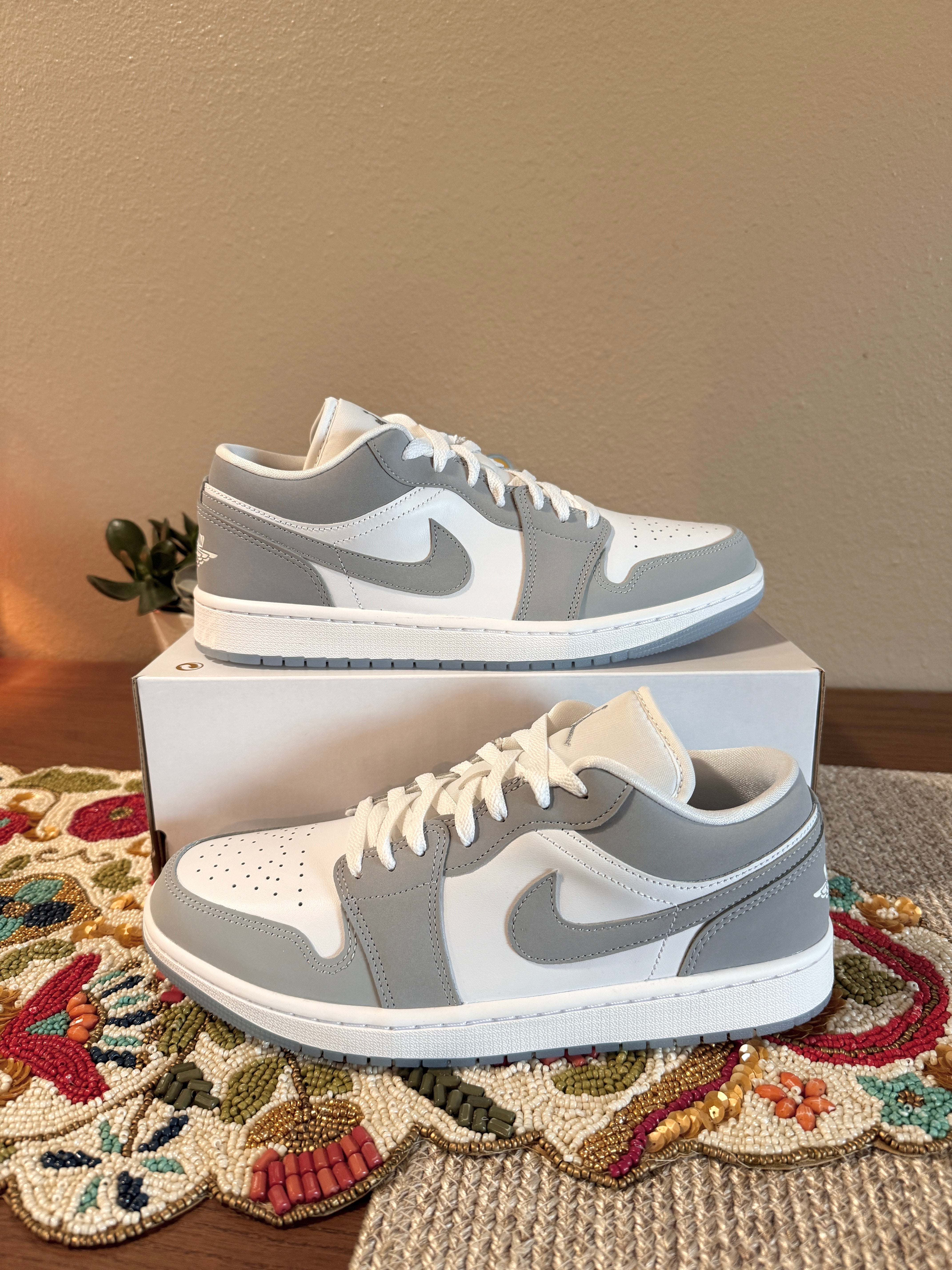 Jordan 1 Low Wolf Grey Size 9 Men's MISSING LID