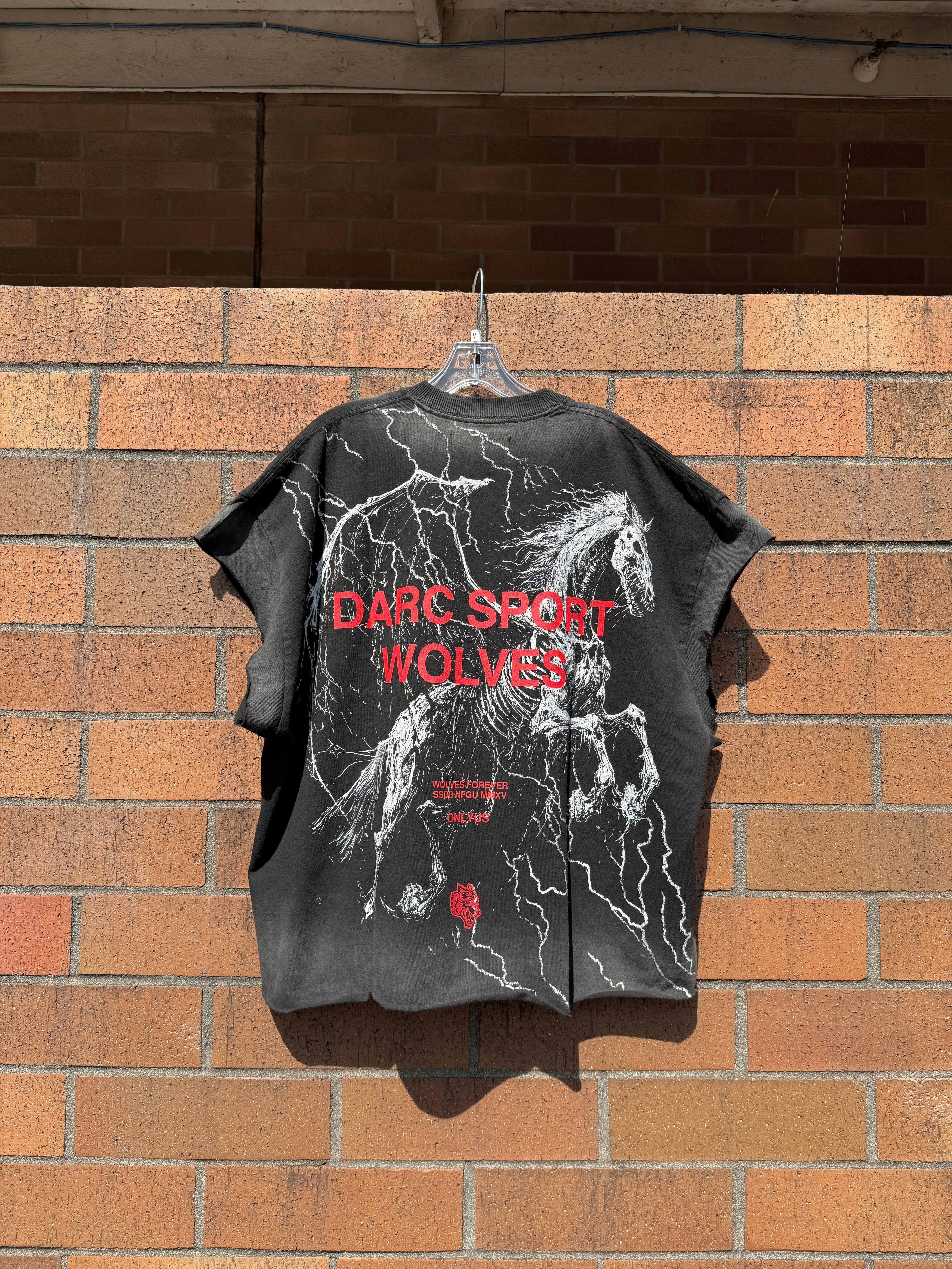 Darc Sport Pegasus Storm Grunge Cut-Off Tee Black Drift Wash Size M