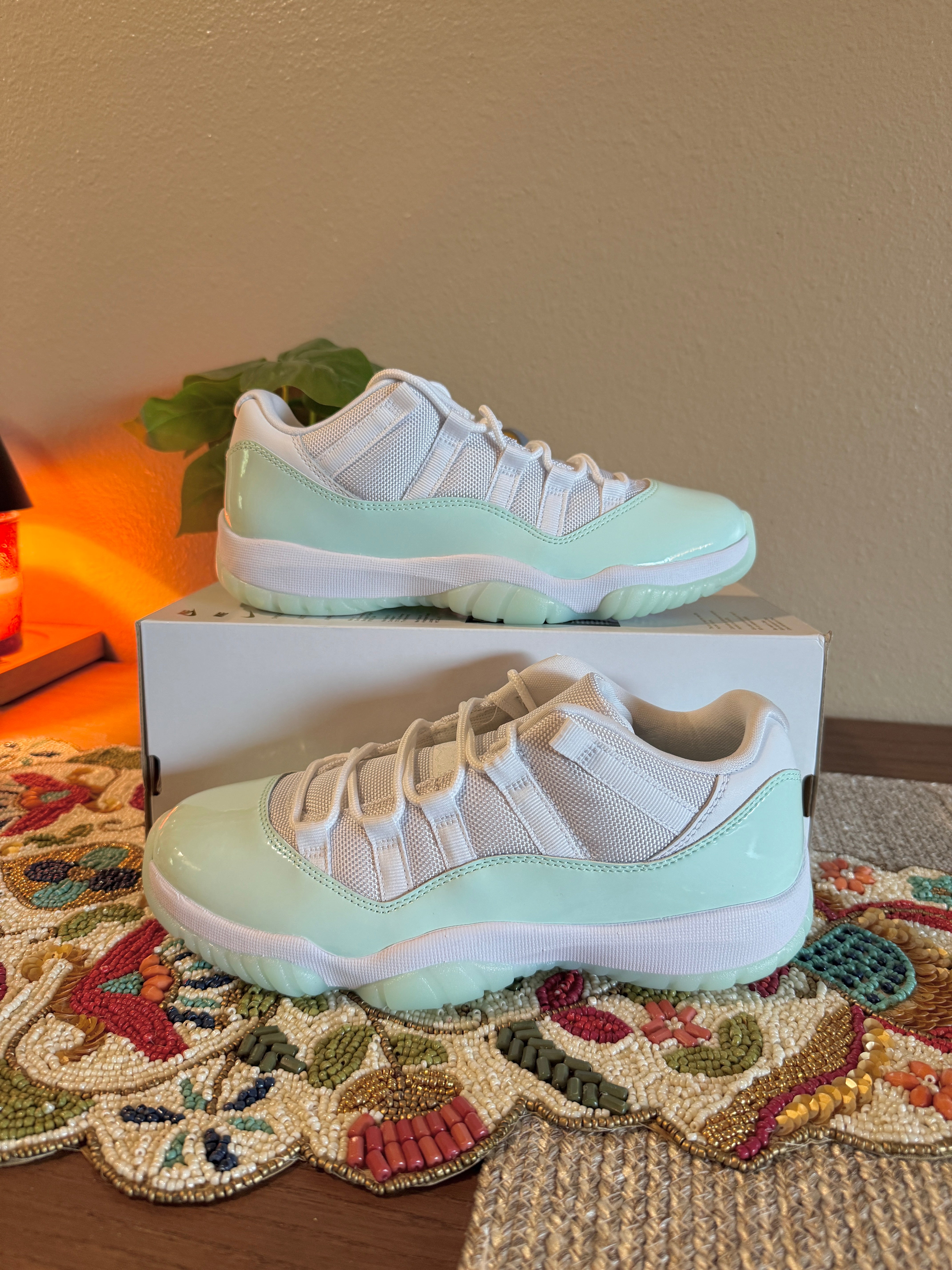 Jordan 11 Retro Low Igloo (Women's) Size 8 MISSING LID