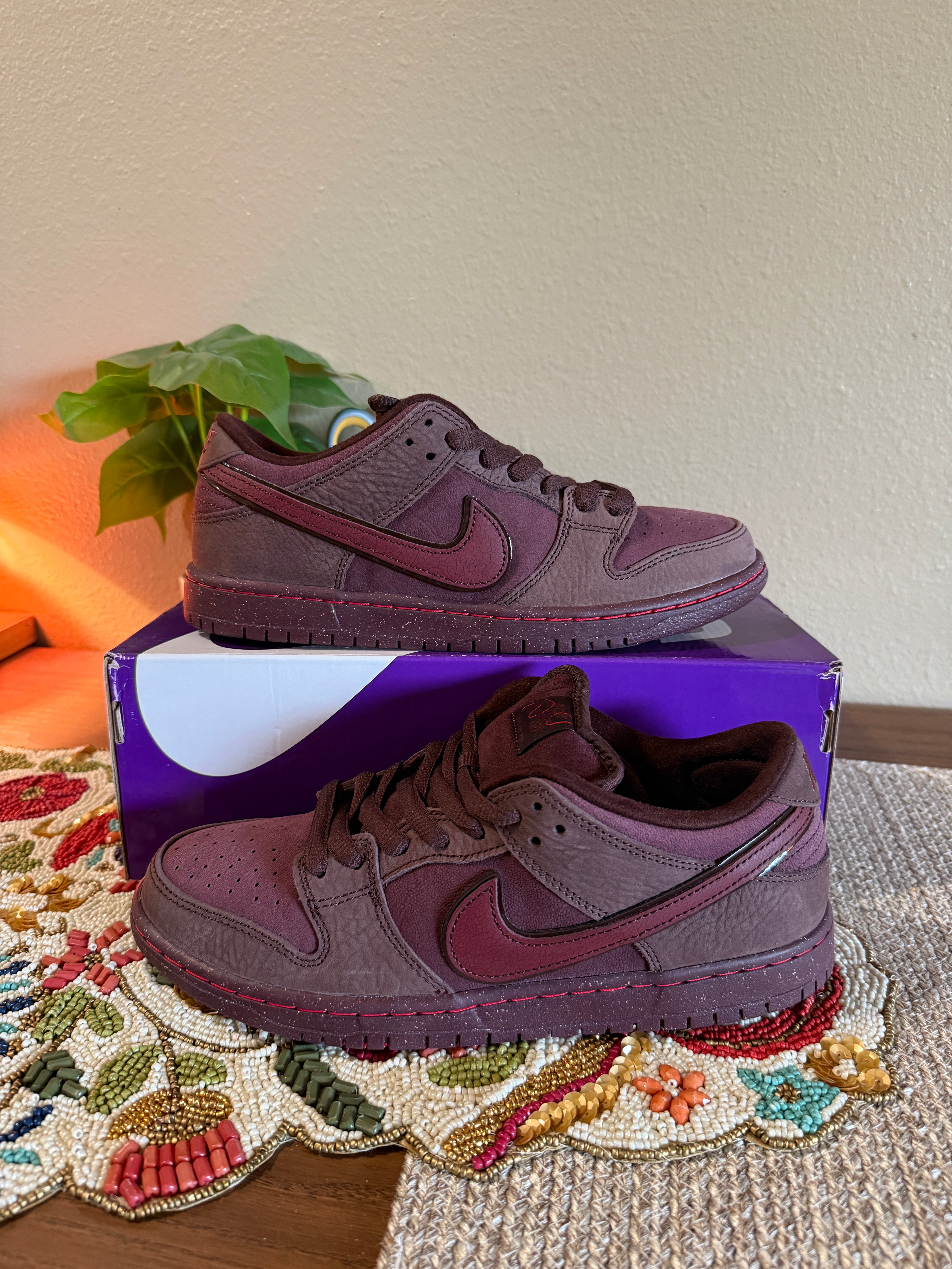 Nike SB Dunk Low City Of Love Burgundy Crush Size 8.5