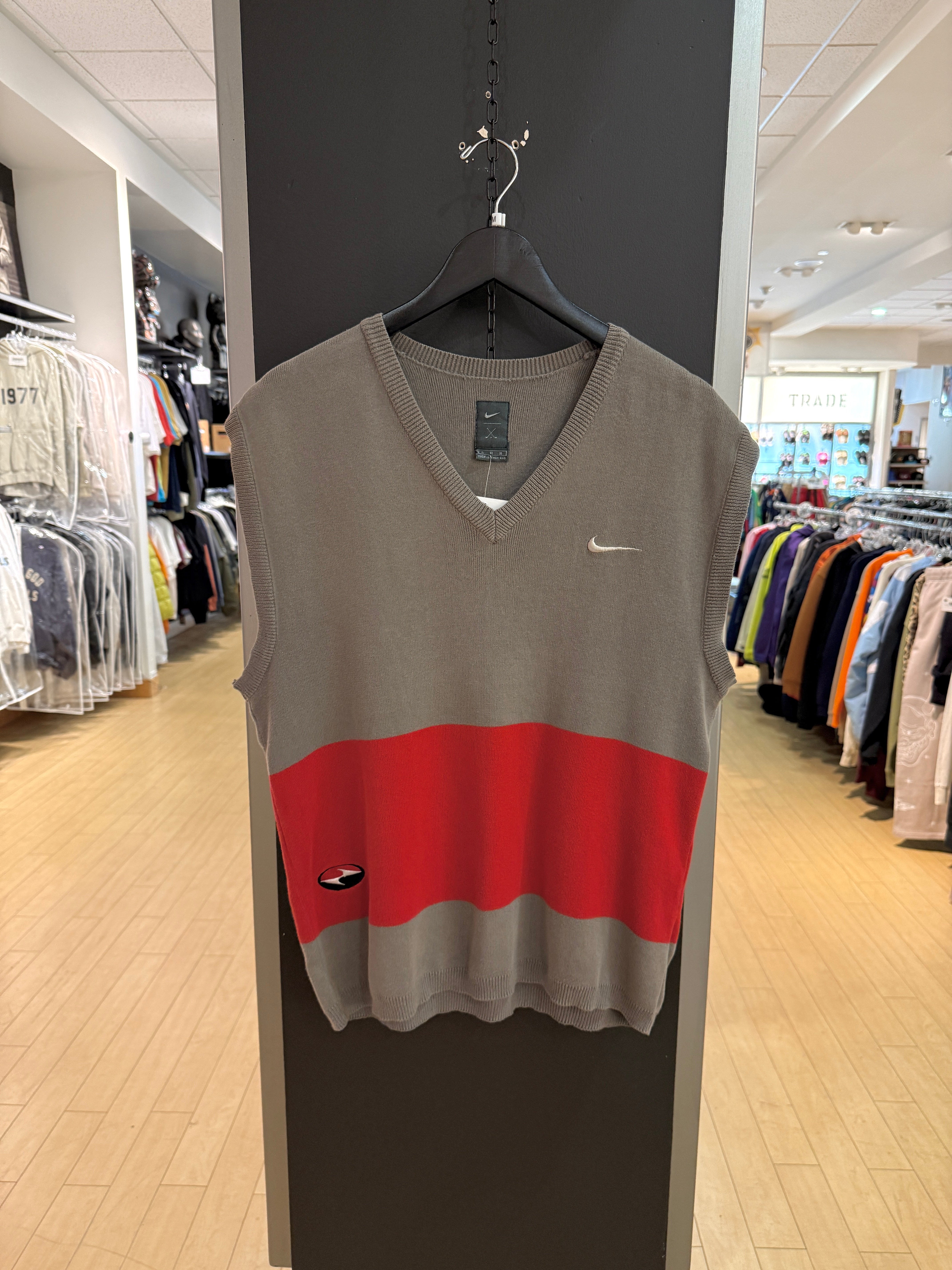 2008 Nike x Tiger Woods Golf Sweater Vest Stone / Red Size M