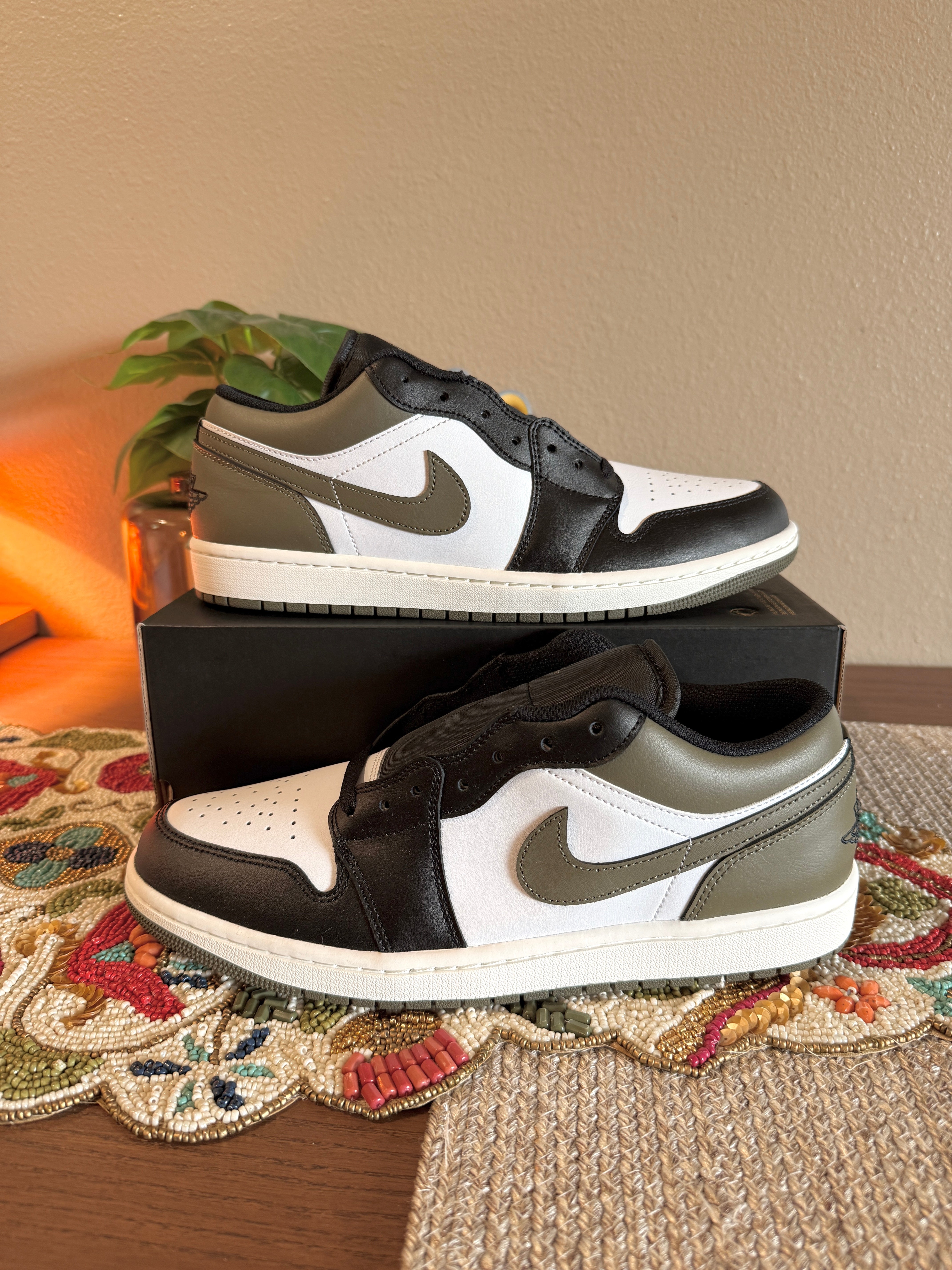 Jordan 1 Low Black Toe Medium Olive Size 10.5 MISSING LID