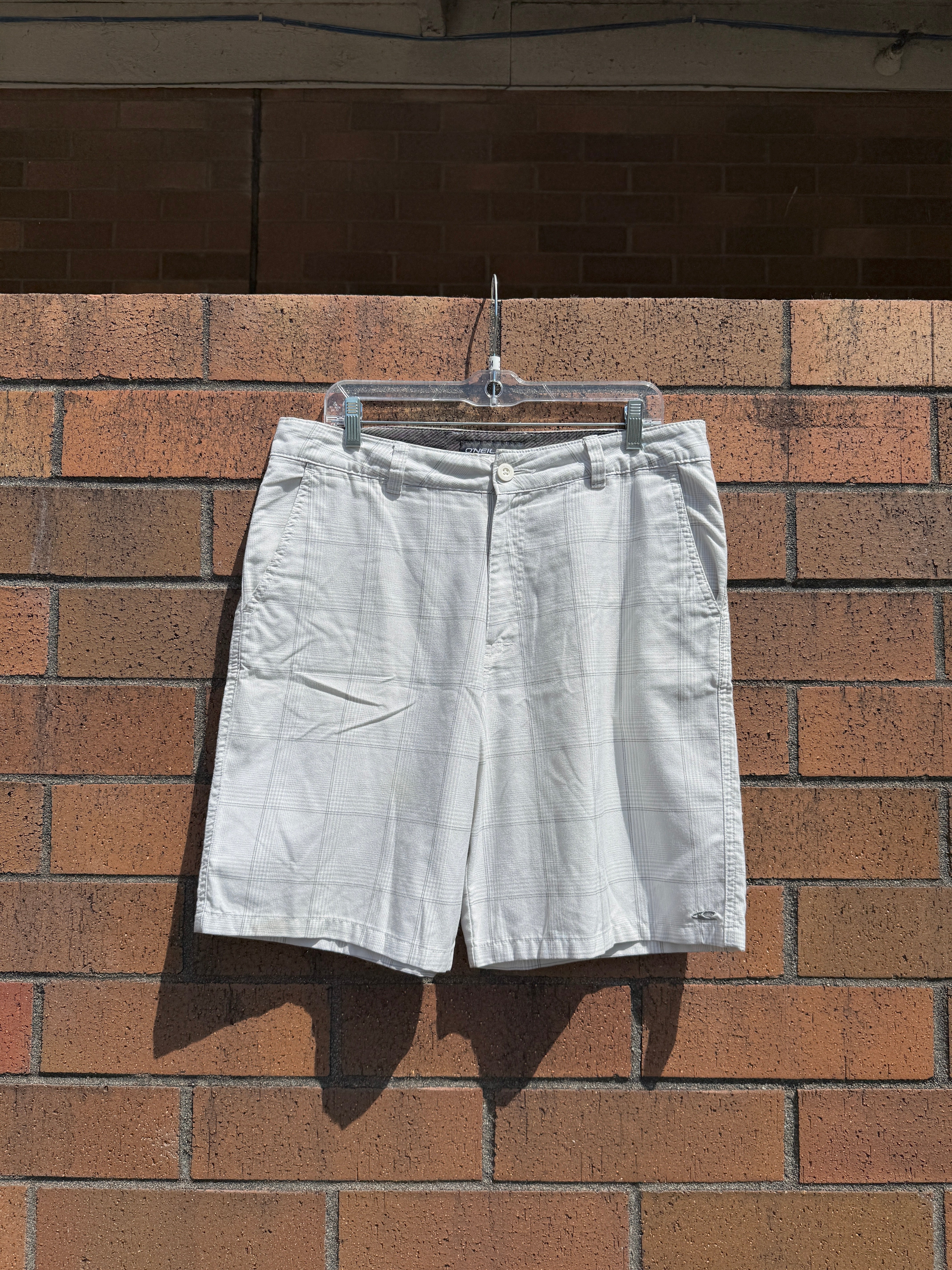 2010s O'Neill White Plaid Skate Shorts Size 34