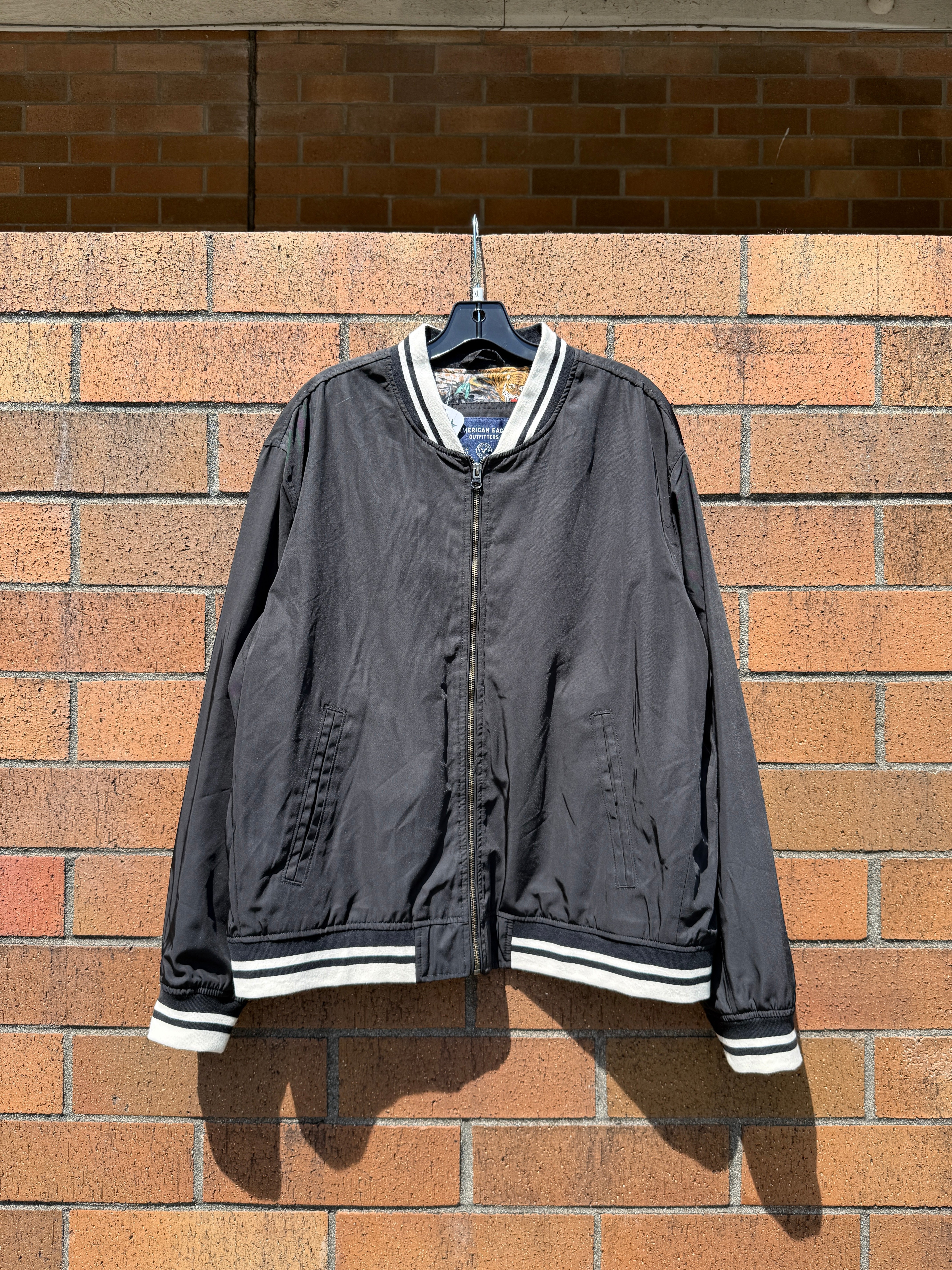 2016 American Eagle Tiger Lined Satin Bomber Jacket Size XL