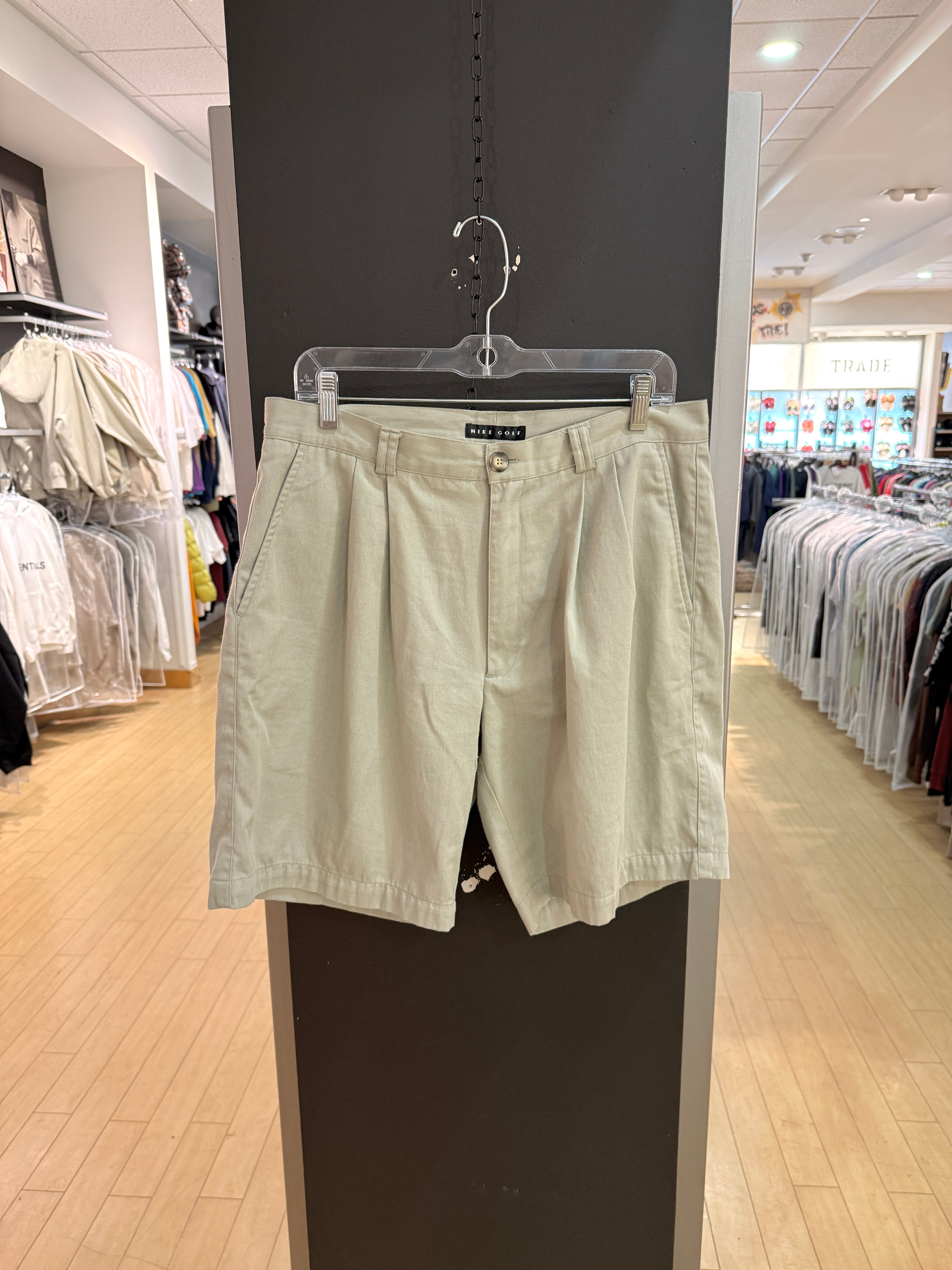 2006 Nike Beige Pleated Golf Shorts Size 34